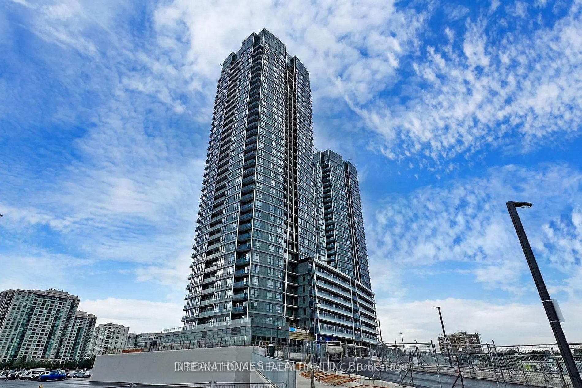 30 Upper Mall Way Unit 3303