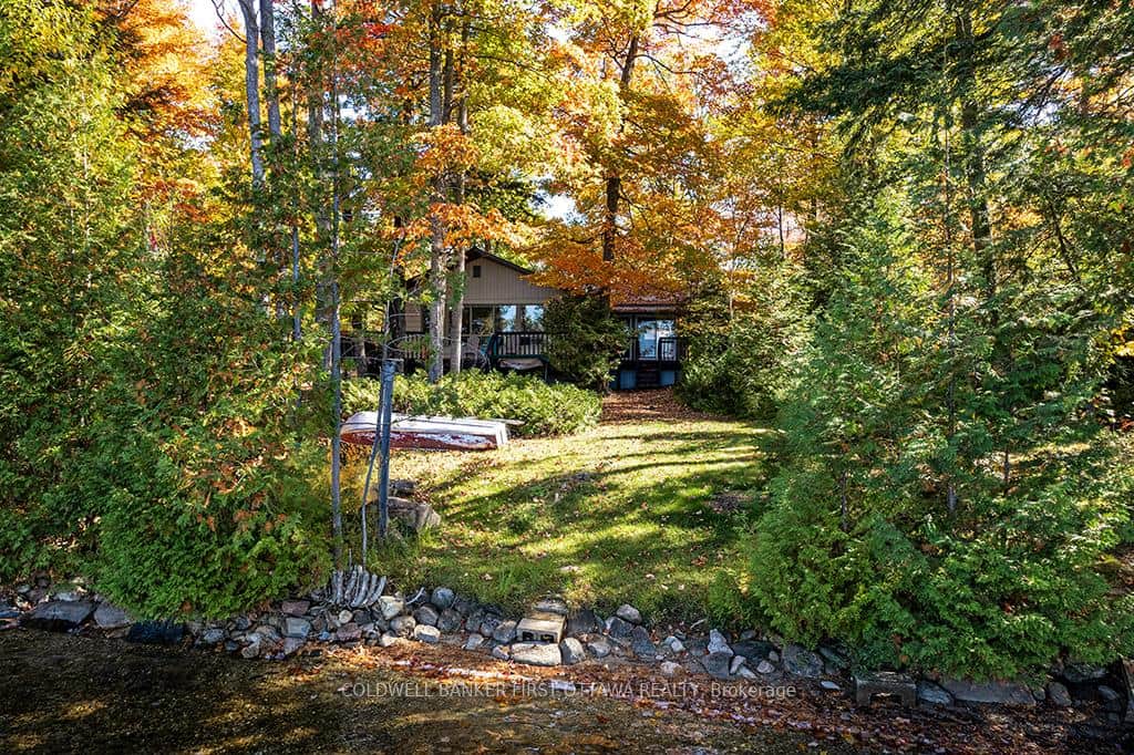 Lakefront home or all-year retreat with sunsets.