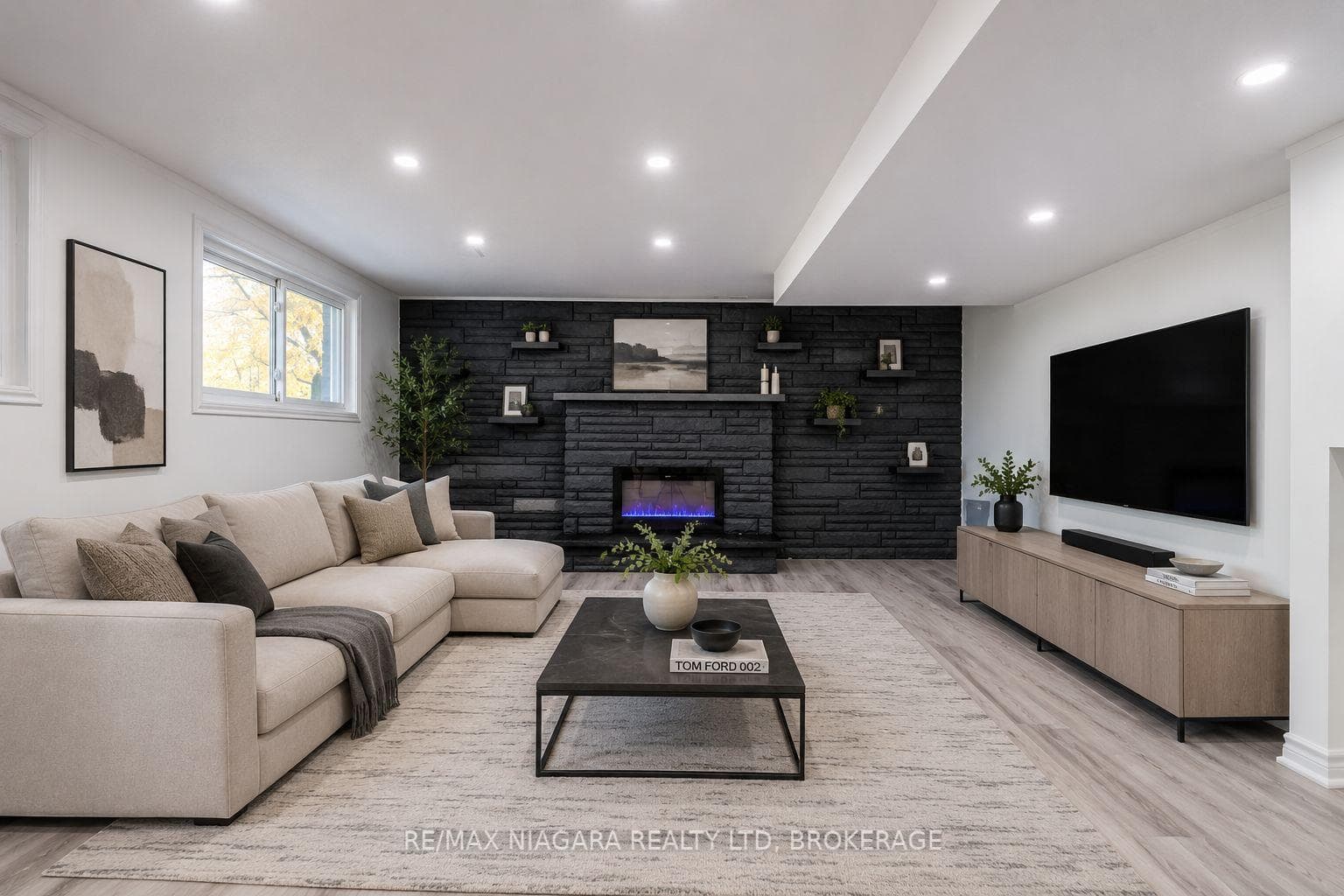 22 CHANTLER Road Unit LOWER