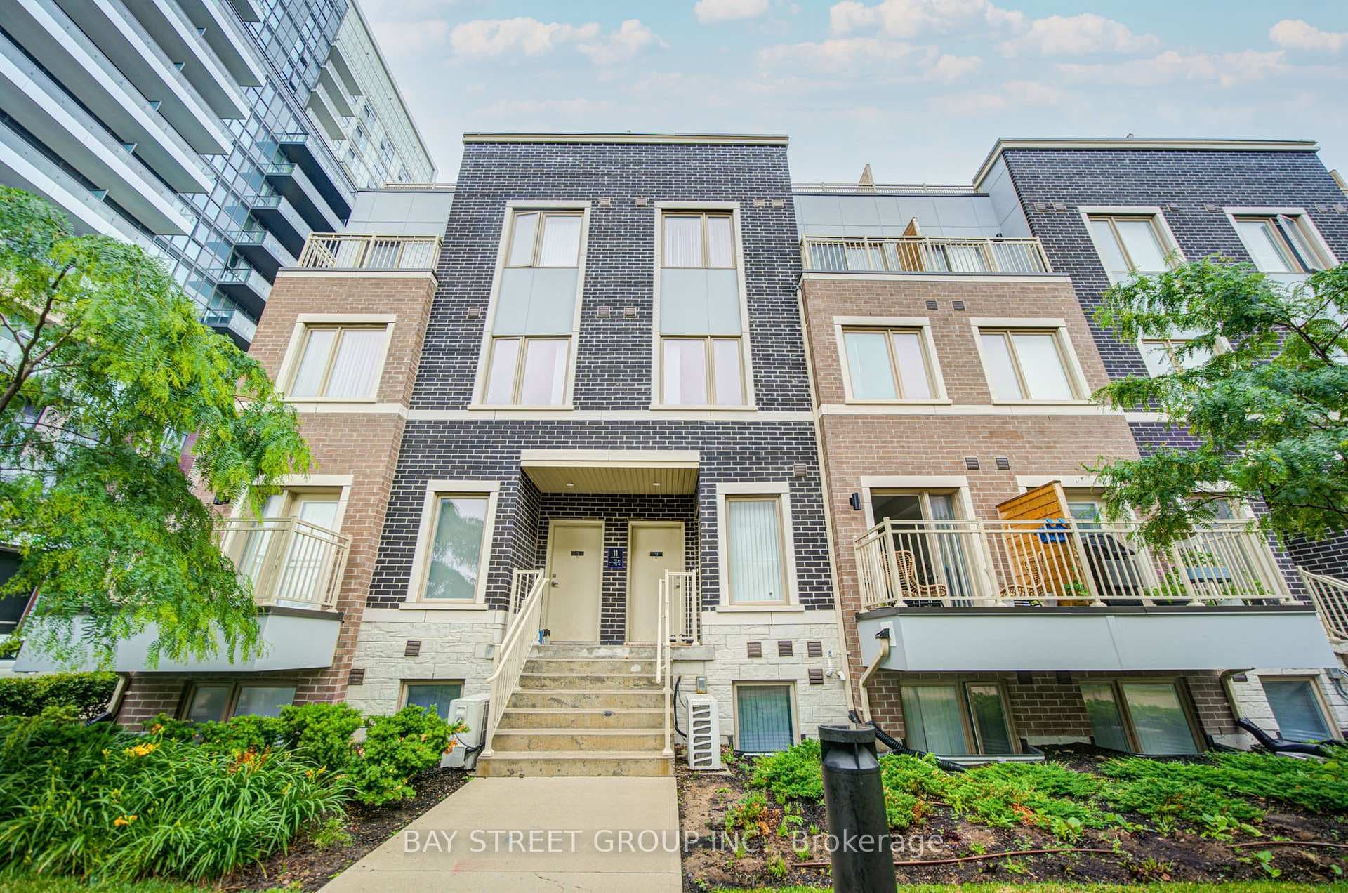 11 Honeycrisp Crescent Unit TH3