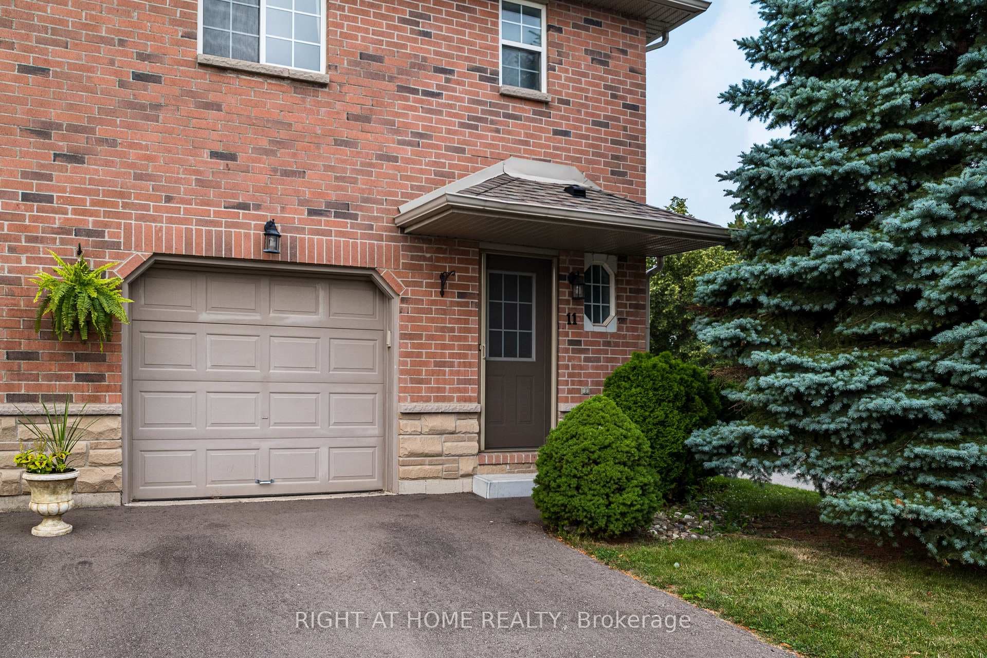 39 Pinewoods Drive Unit 11