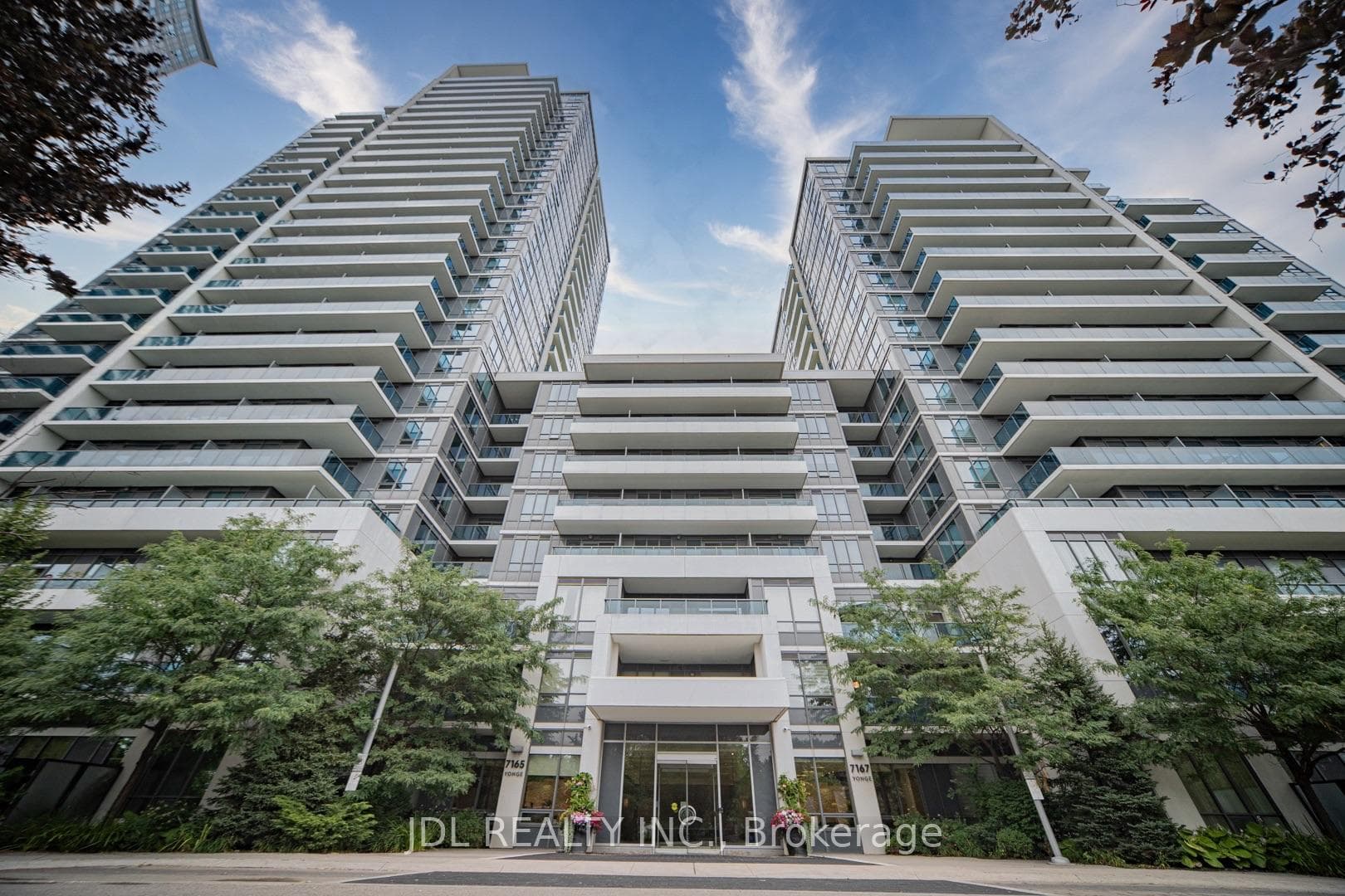 7165 Yonge Street Unit 902