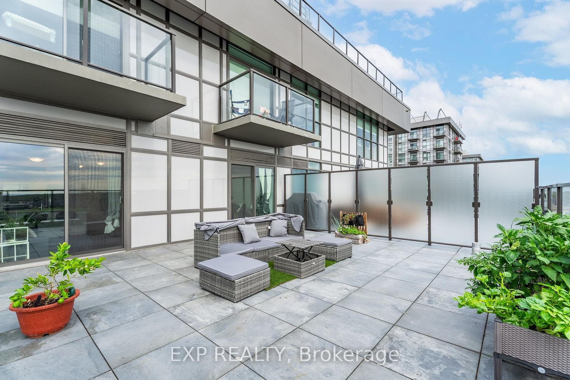 450 Dundas Street East Street