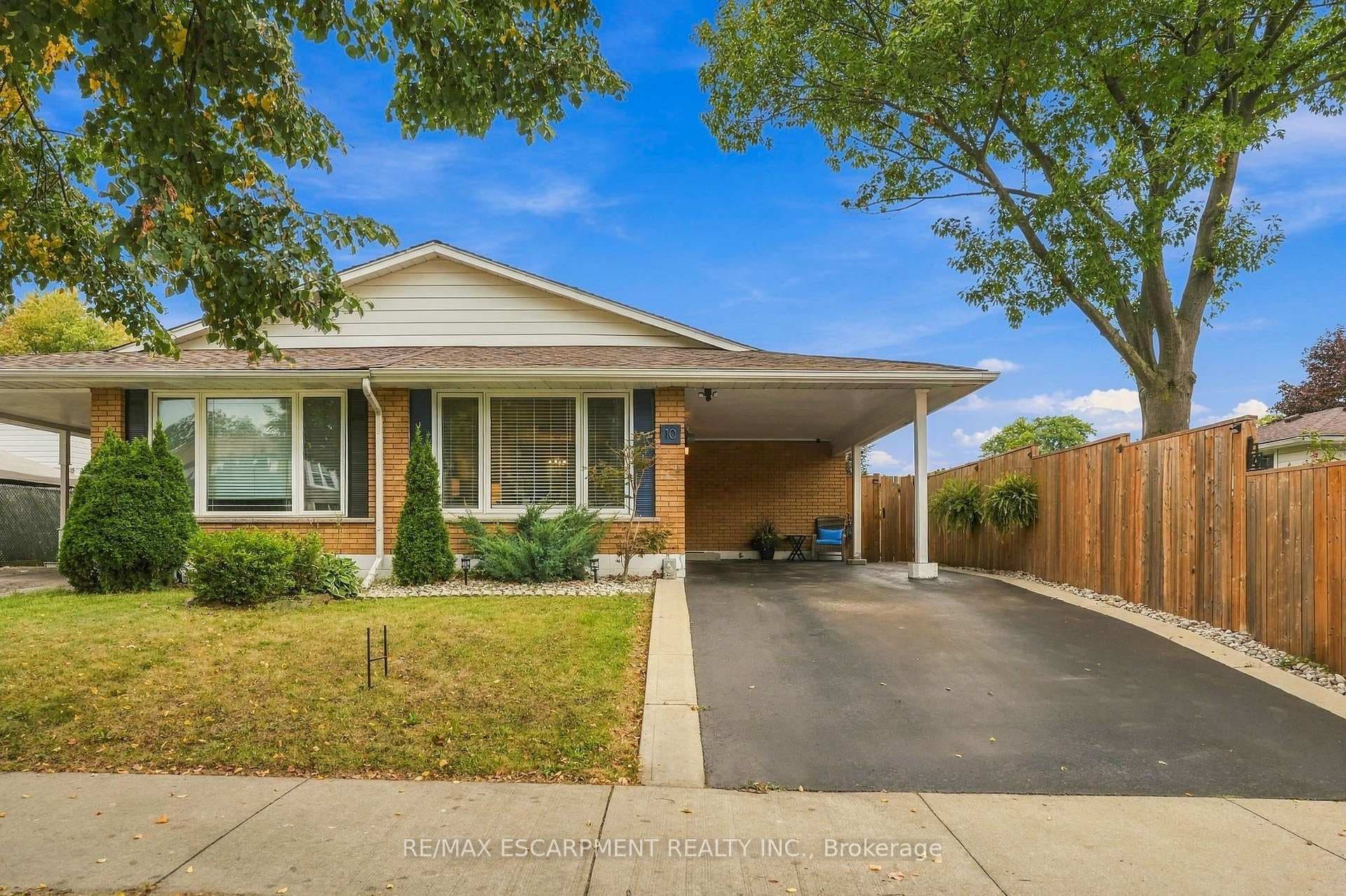 10 Courtland Avenue