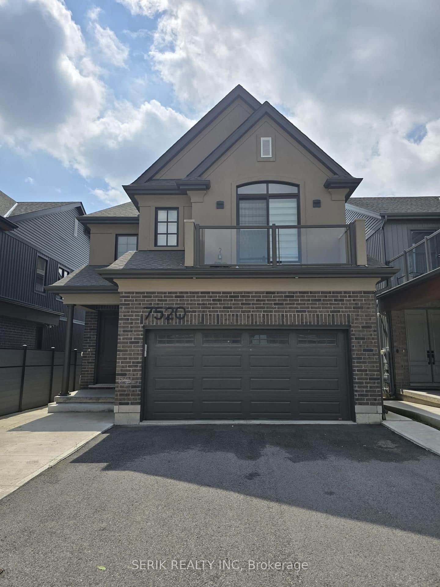 7520 Splendour Drive