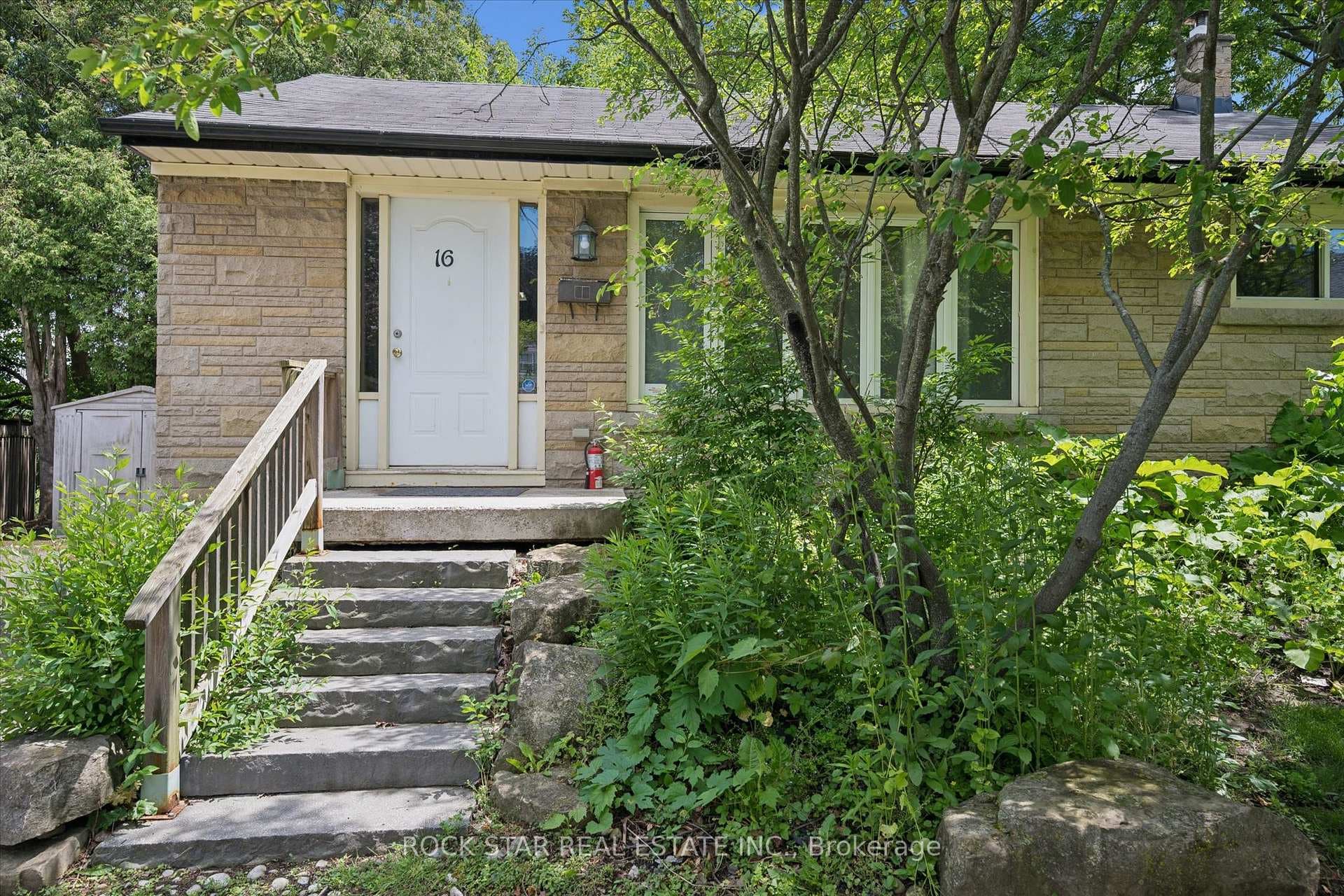 16 BEAUCOURT Place