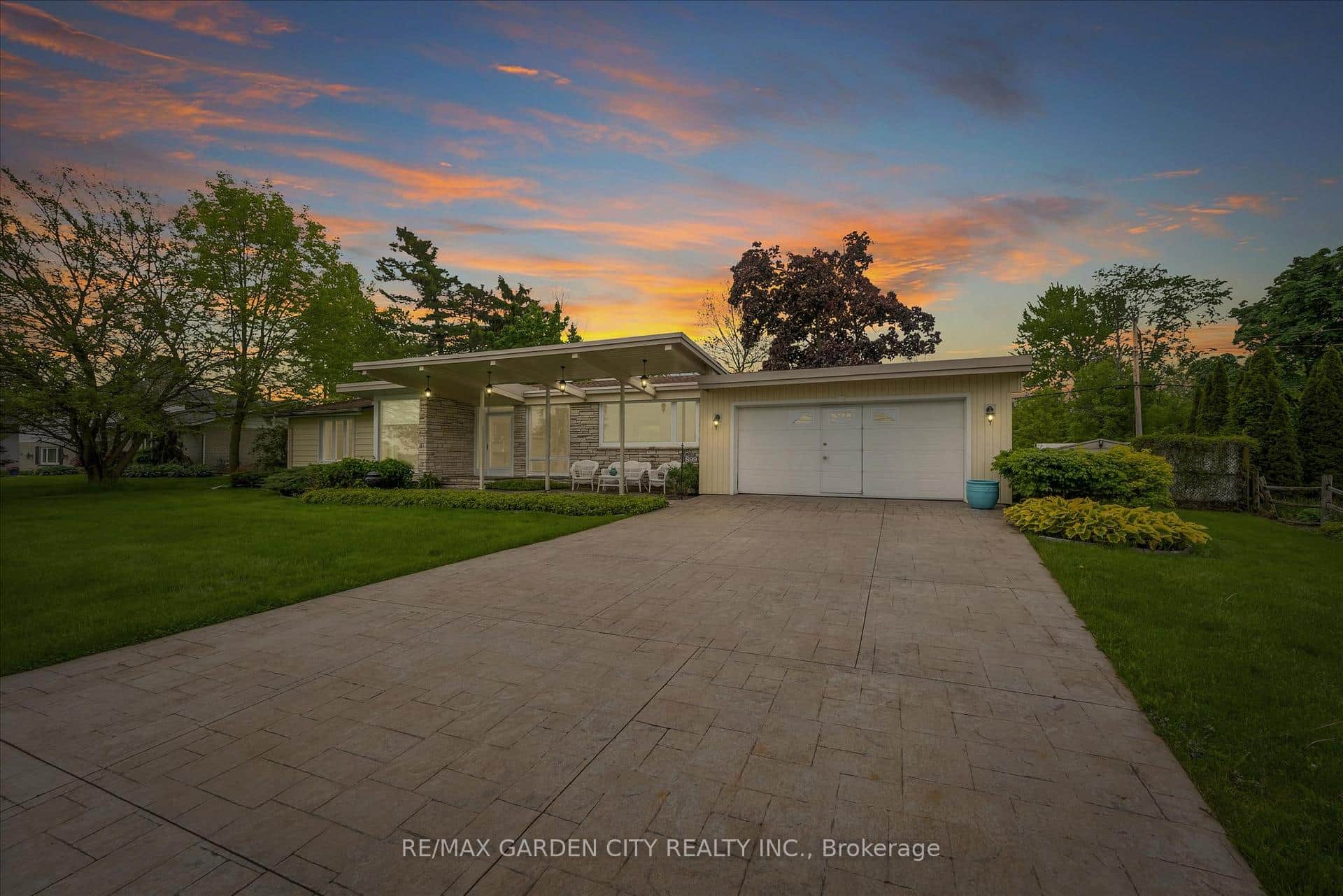 899 Niagara River Parkway
