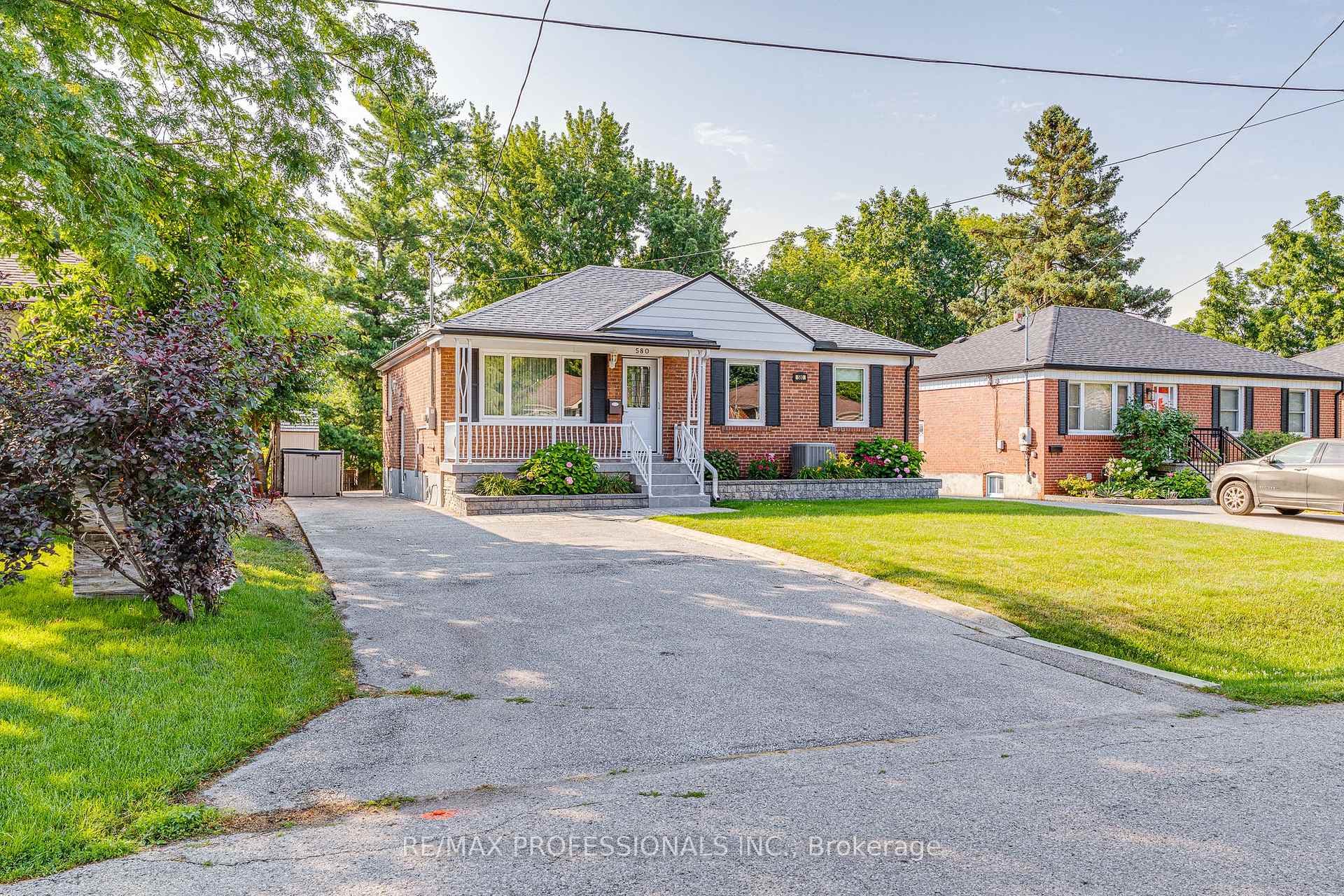 580 Exbury Crescent