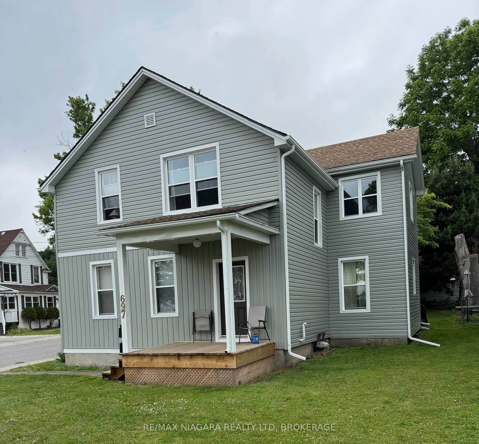 697 Niagara Boulevard