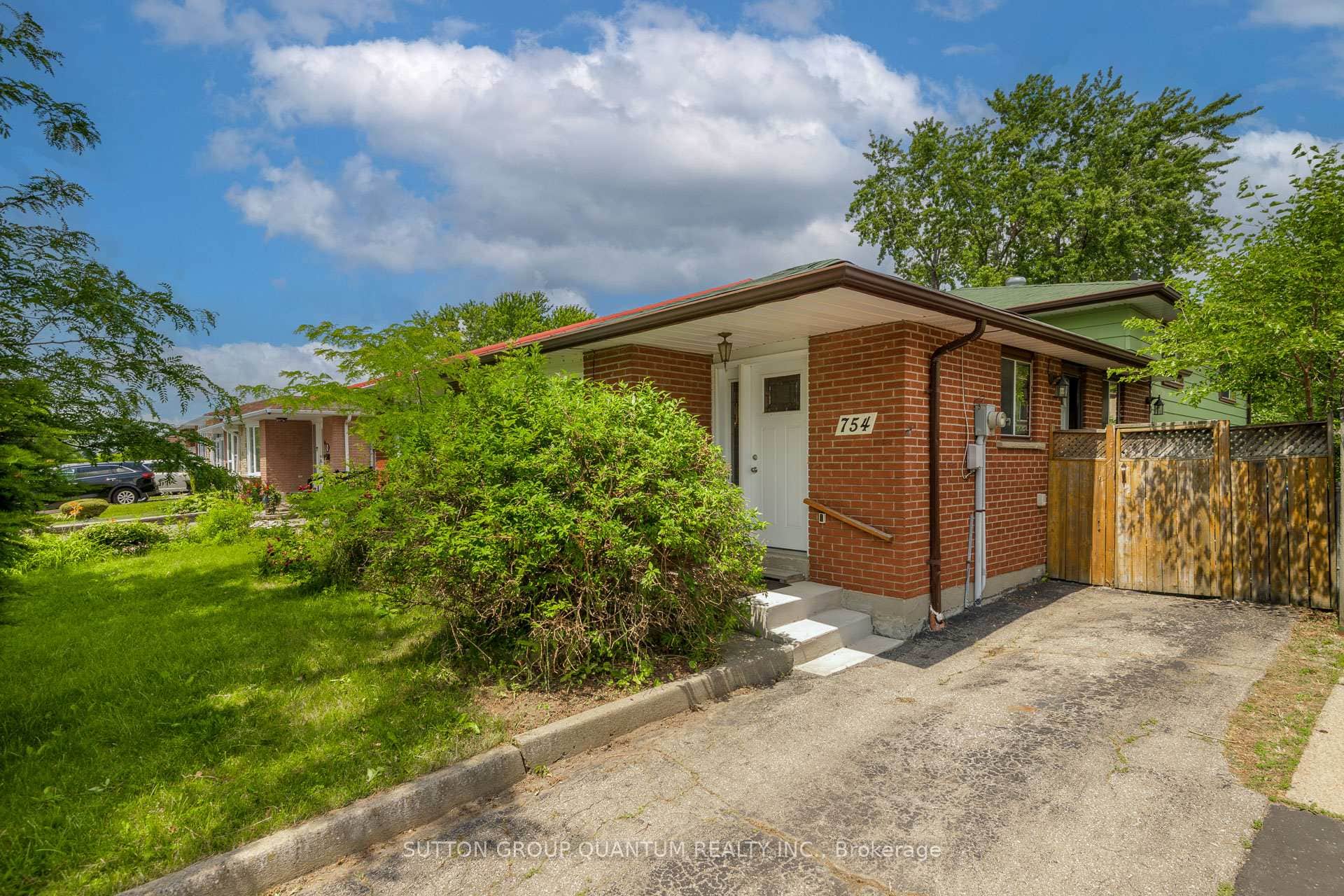 754 Eaglemount Crescent