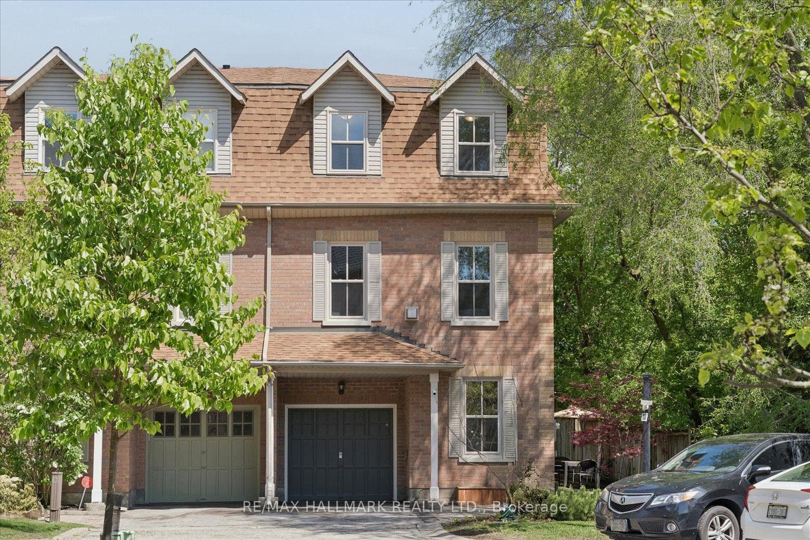 13 E J Lennox Way