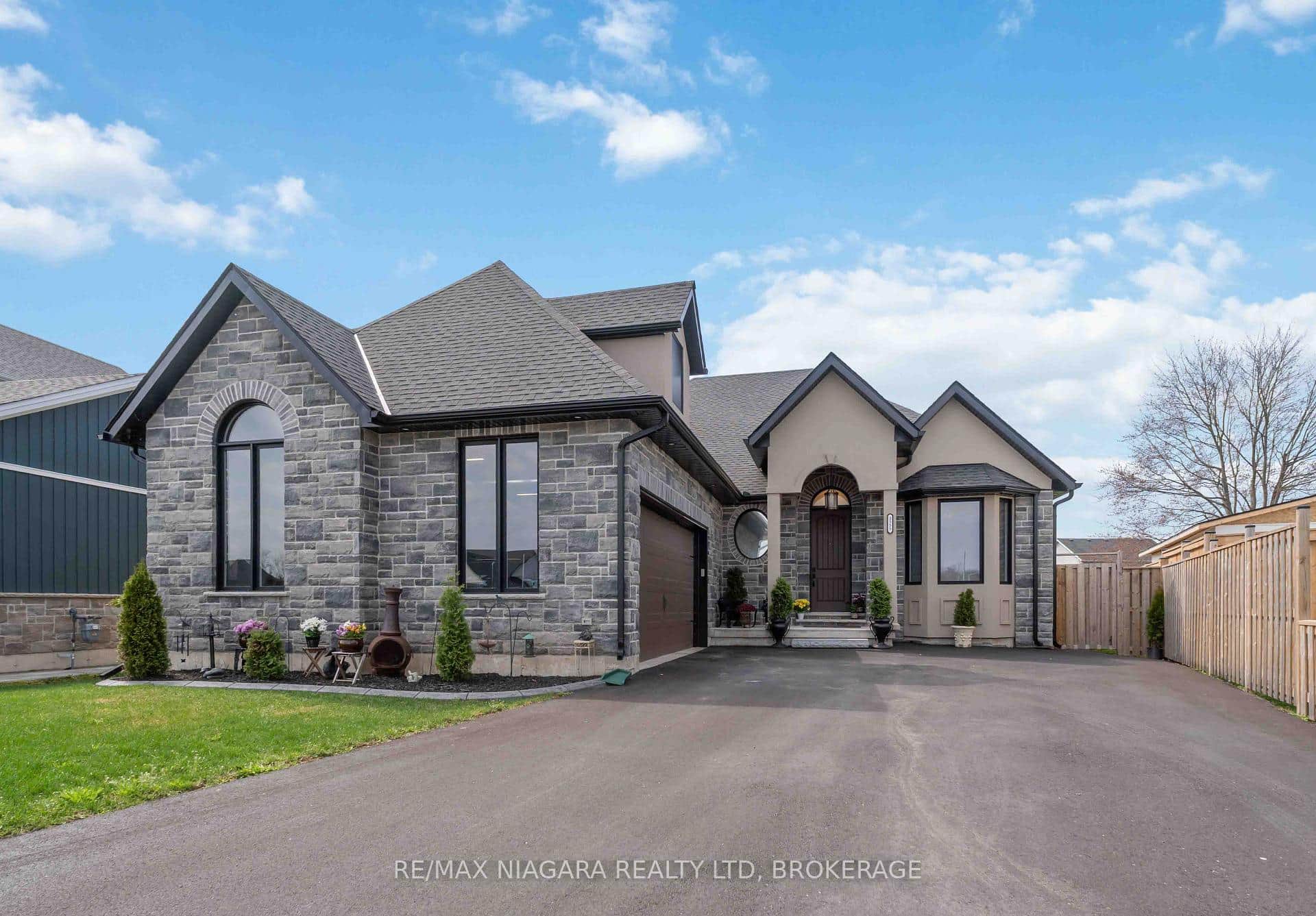 3555 CANFIELD Crescent