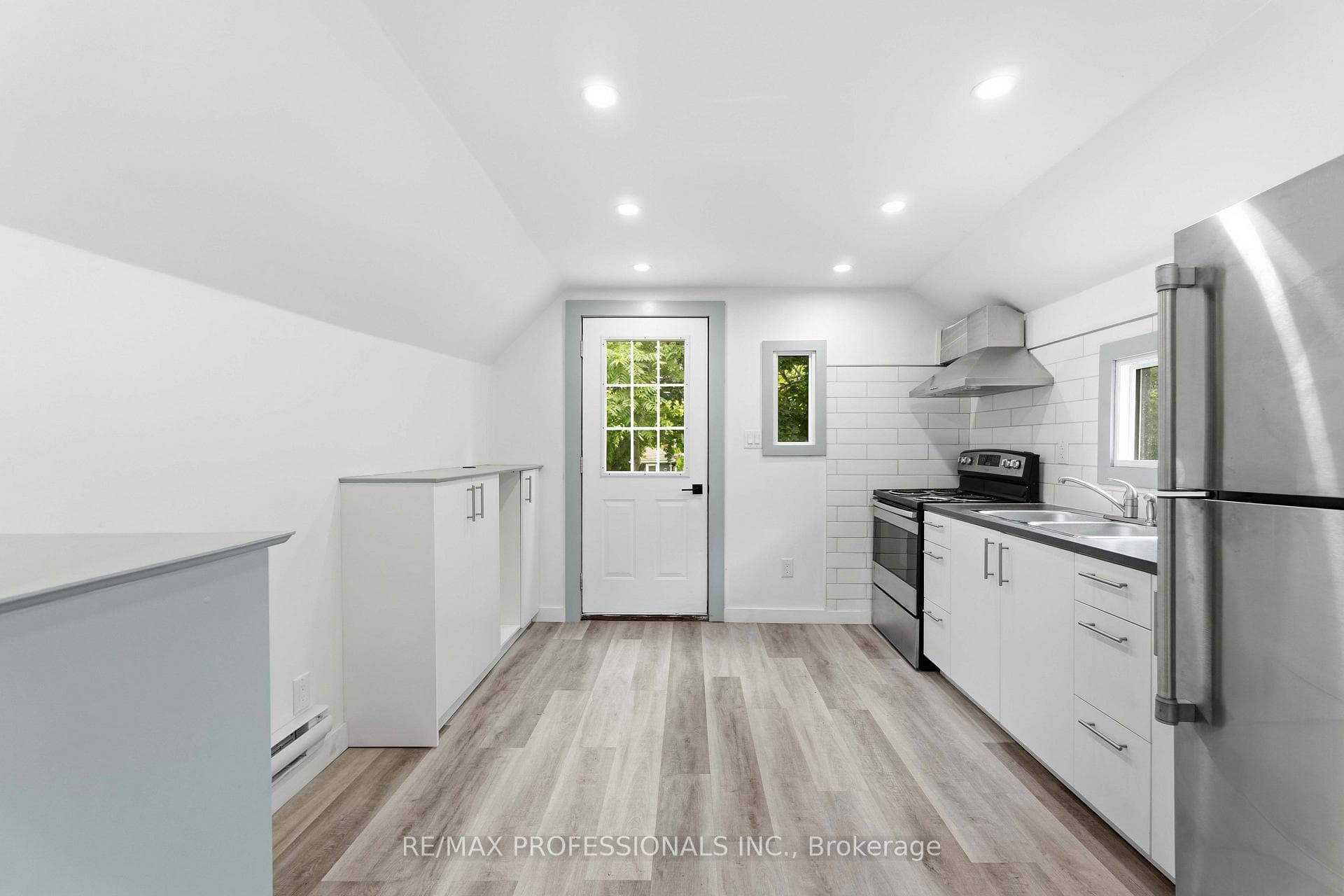 759 Barton Street Unit # Upper