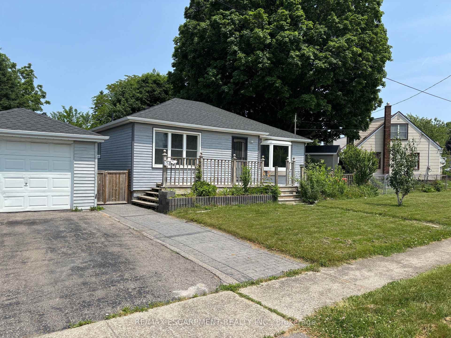 5648 Royal Manor Drive Unit UPPER