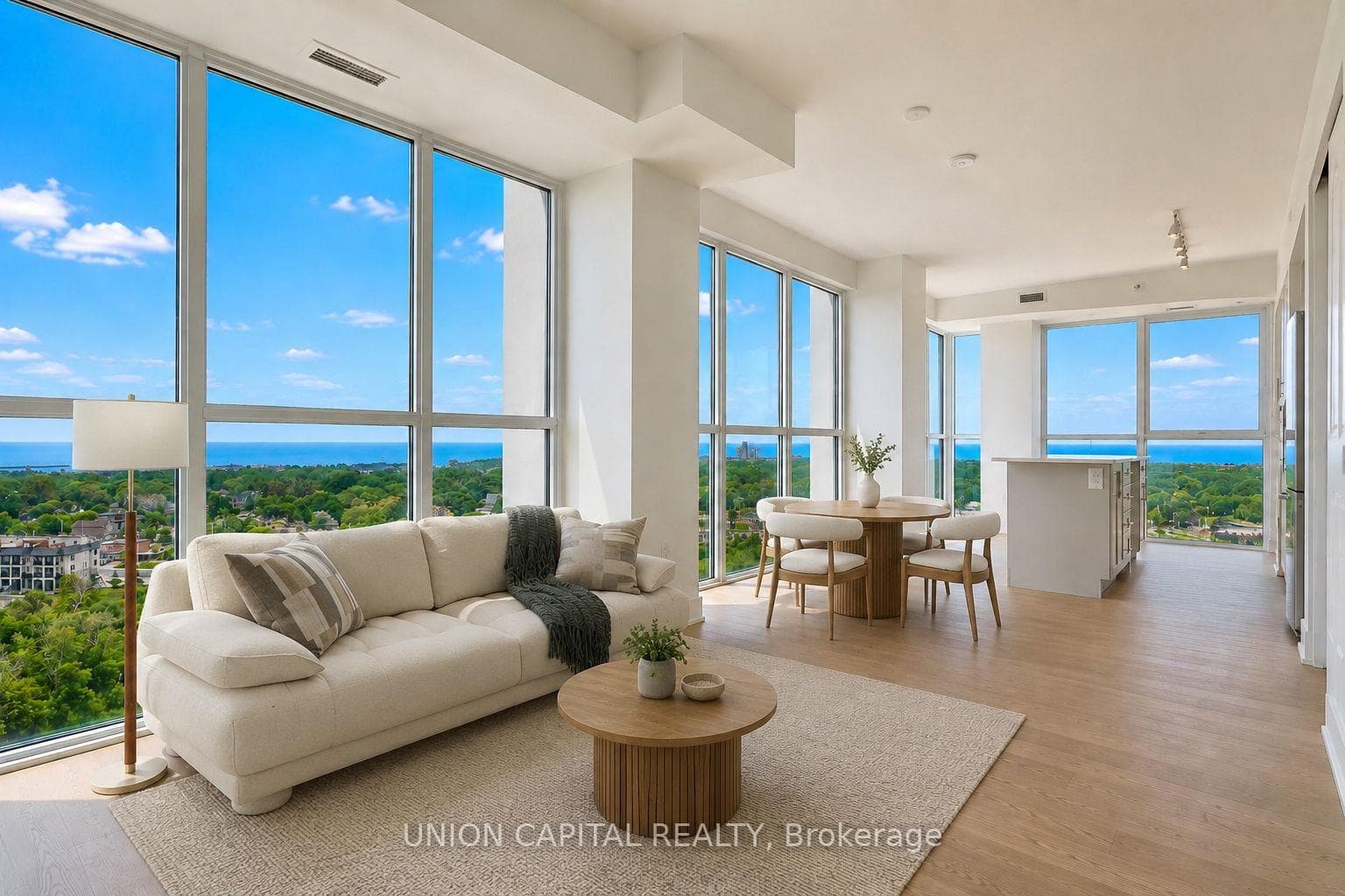 1063 Douglas McCurdy Common Unit 1104