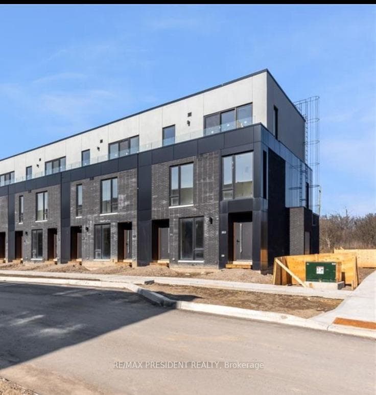 141 Everett Common