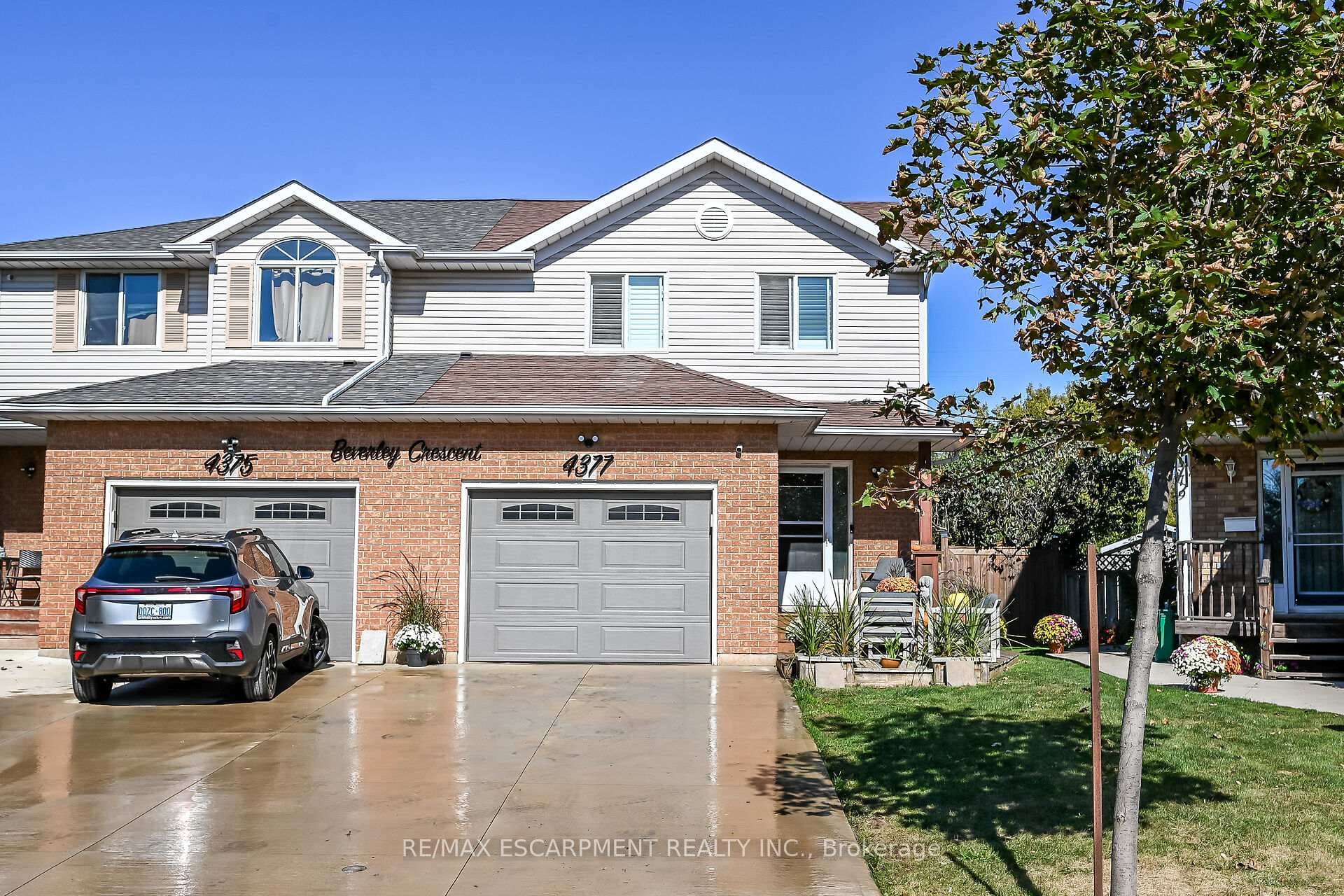 4377 Beverley Crescent