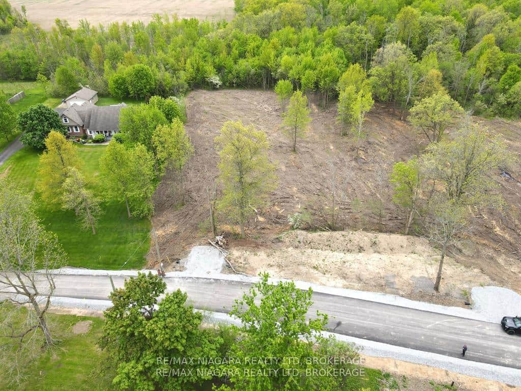 2121 Houck Crescent