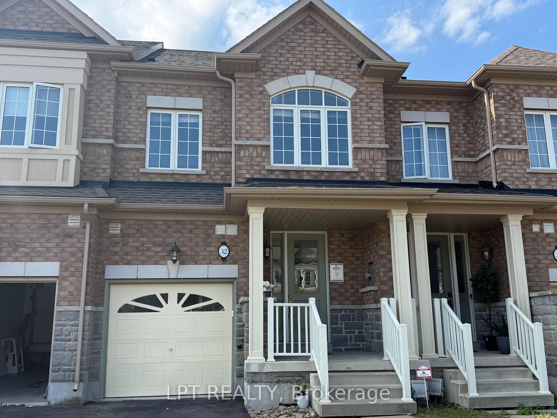 32 Bayonne Drive