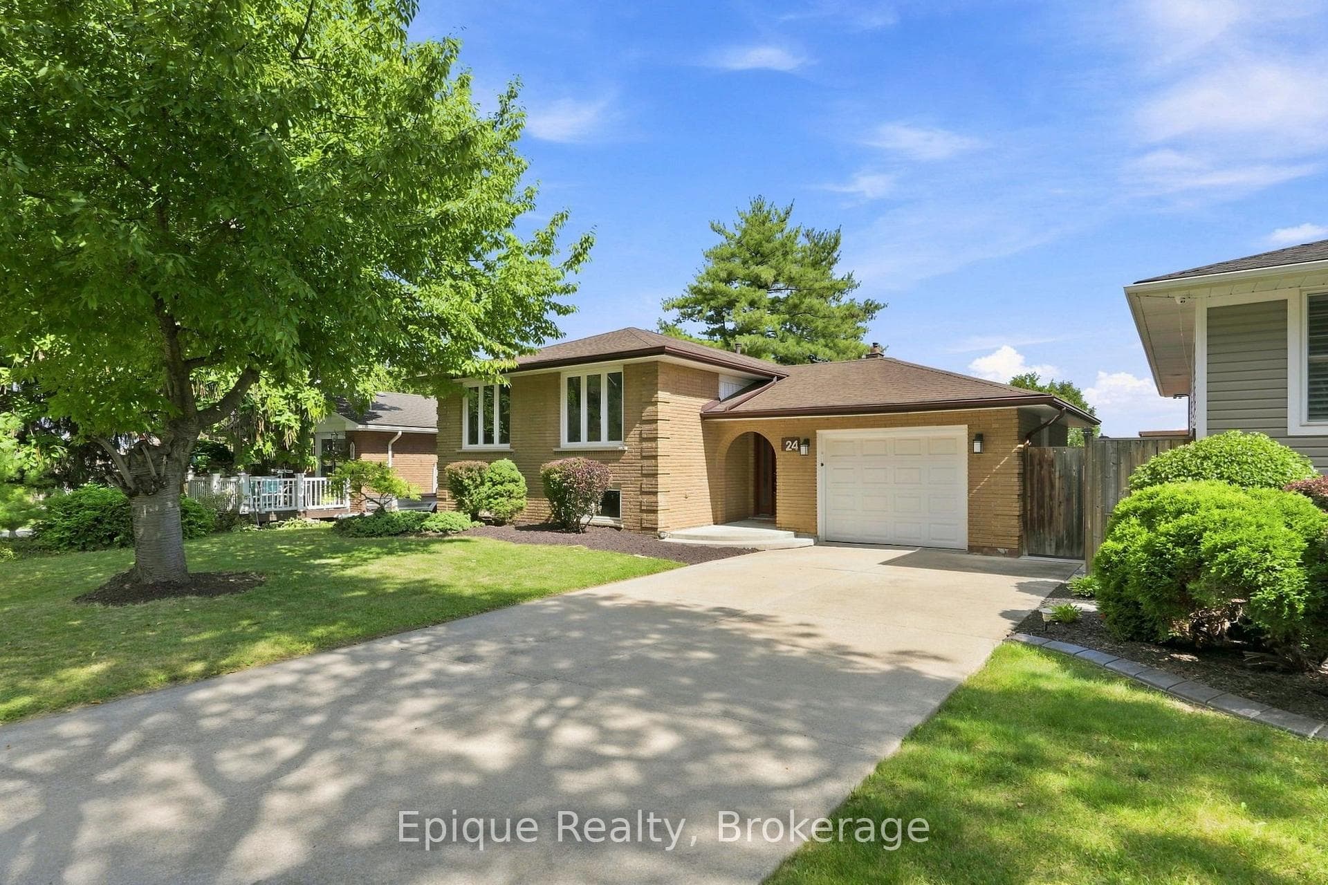 24 Brae Crest Drive