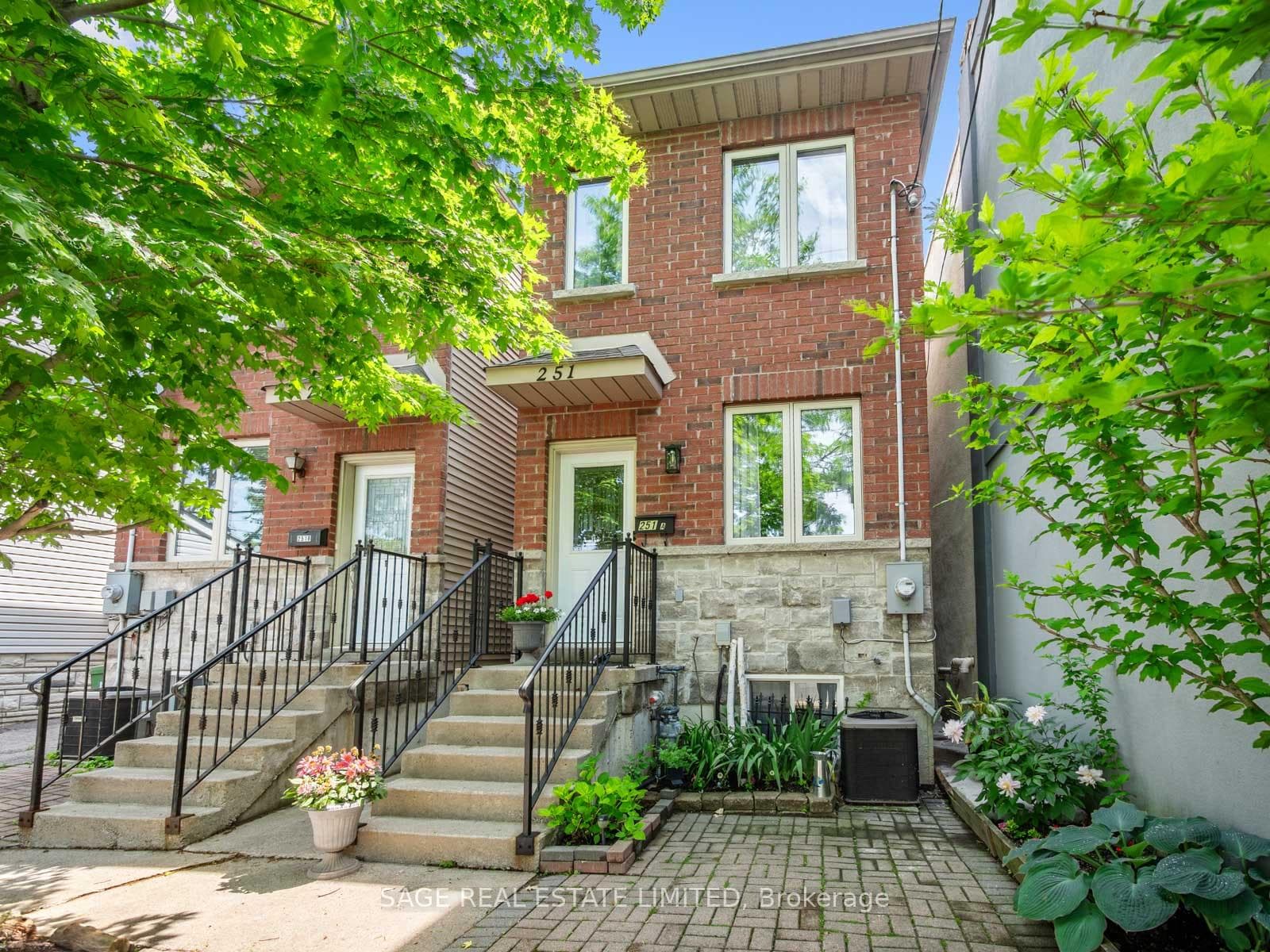 251A Chisholm Avenue