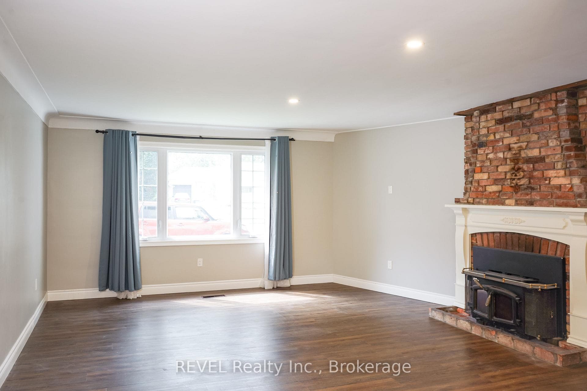 3204 Saint Paul Avenue Unit Main Floor