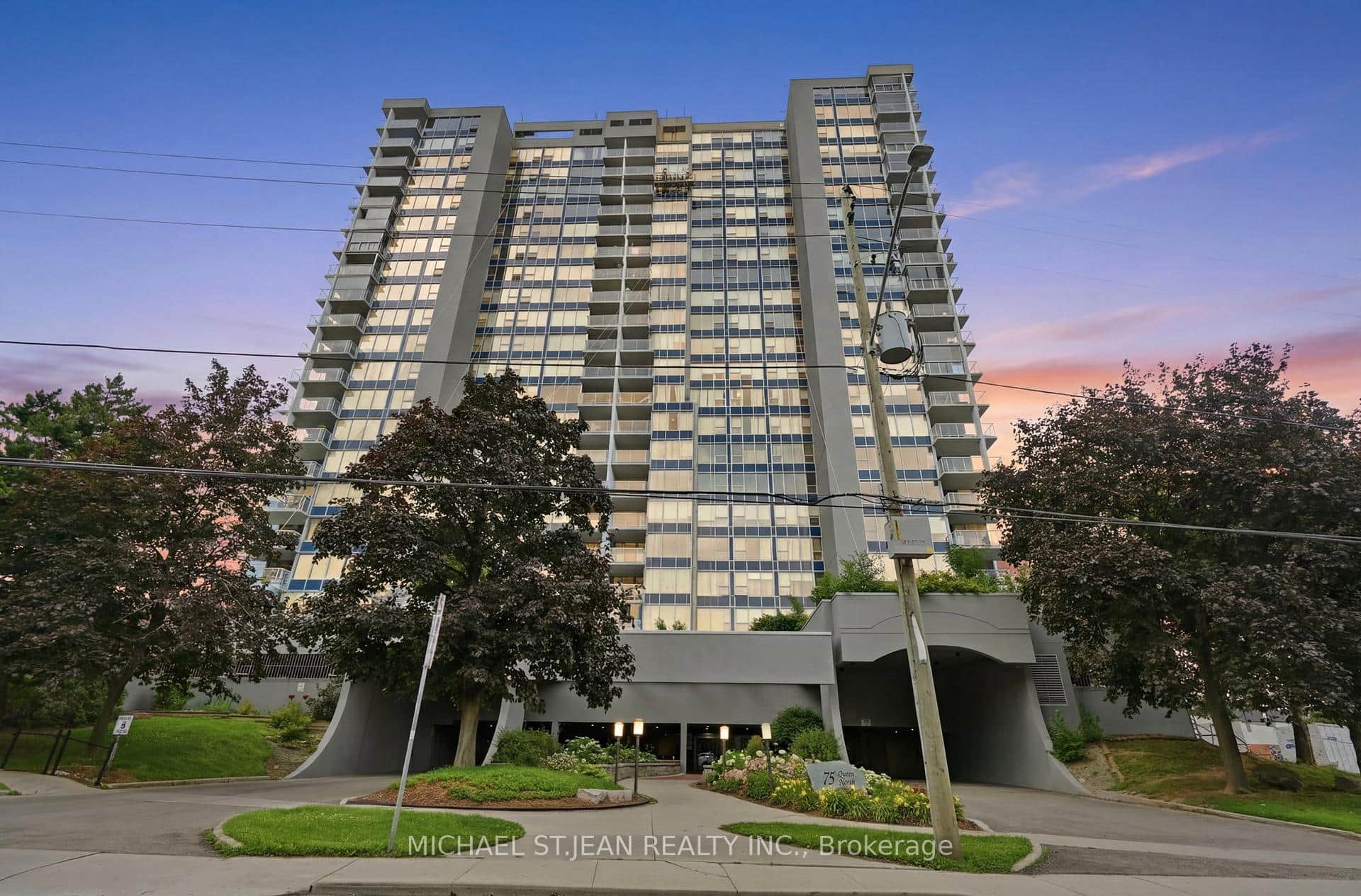 75 Queen Street Unit 1702