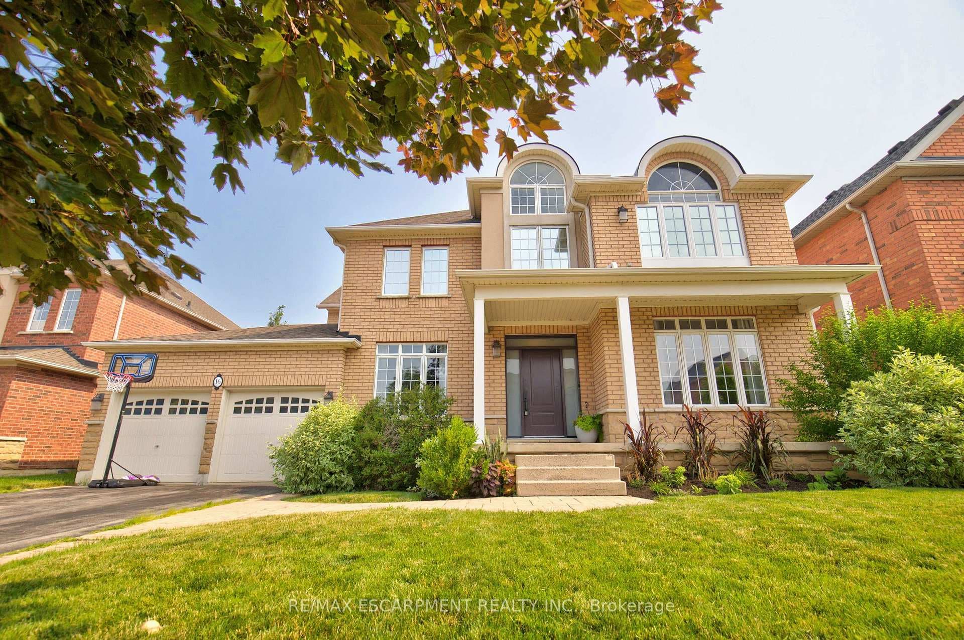 16 Watercliff Place