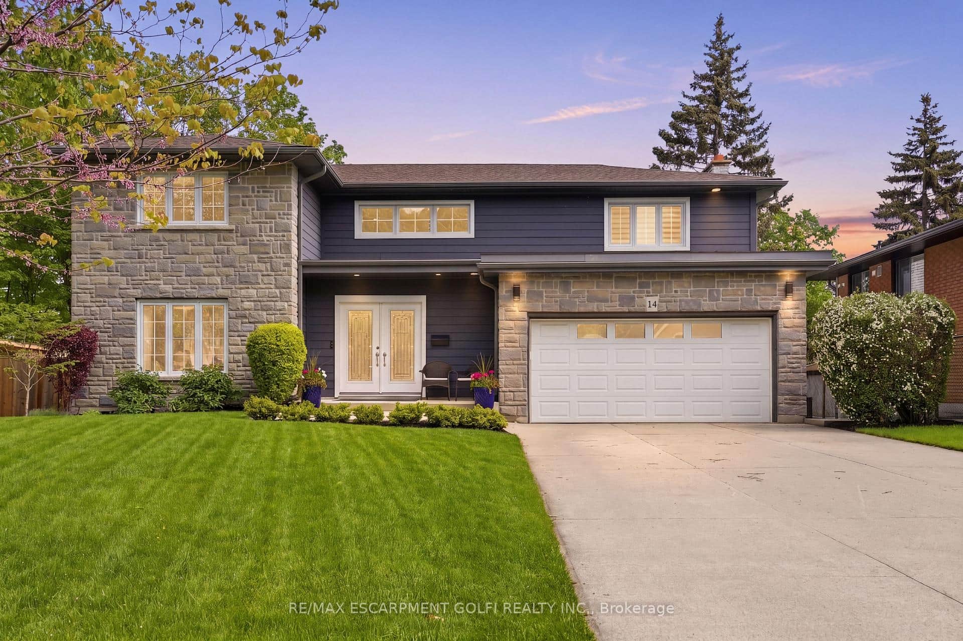 14 Leslie Drive
