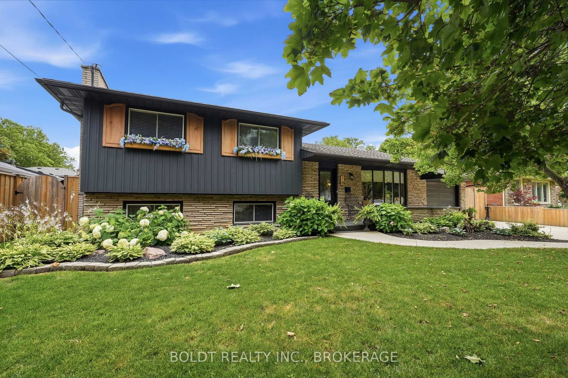 18 Prince Charles Drive