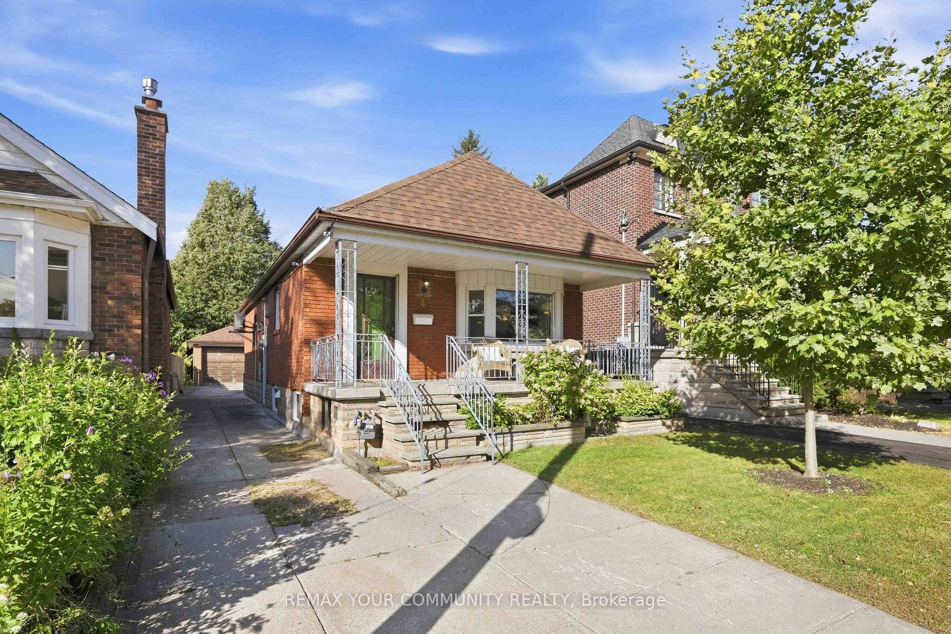 Detached Bungalow On 30' Lot