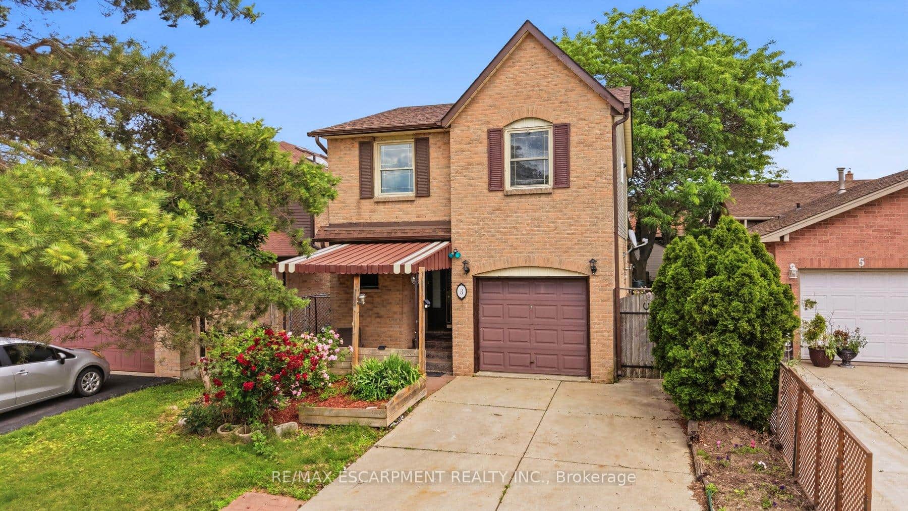 3 Twinoaks Crescent
