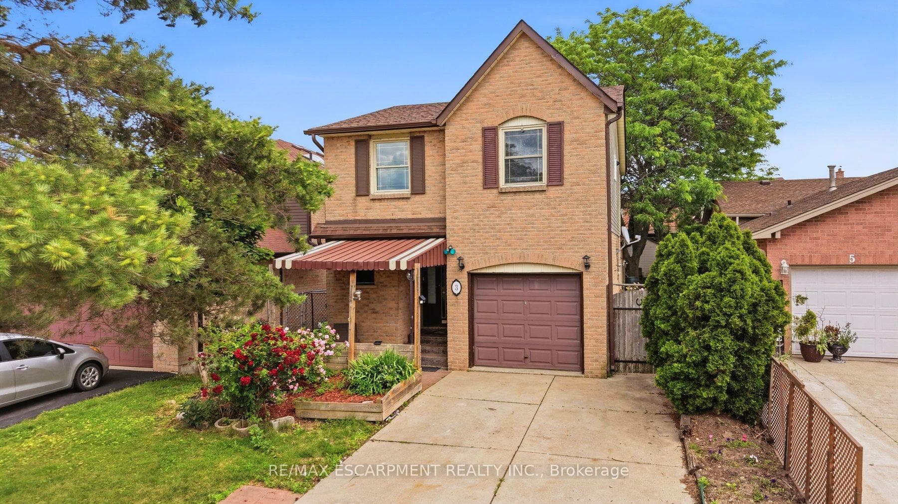 3 Twinoaks Crescent