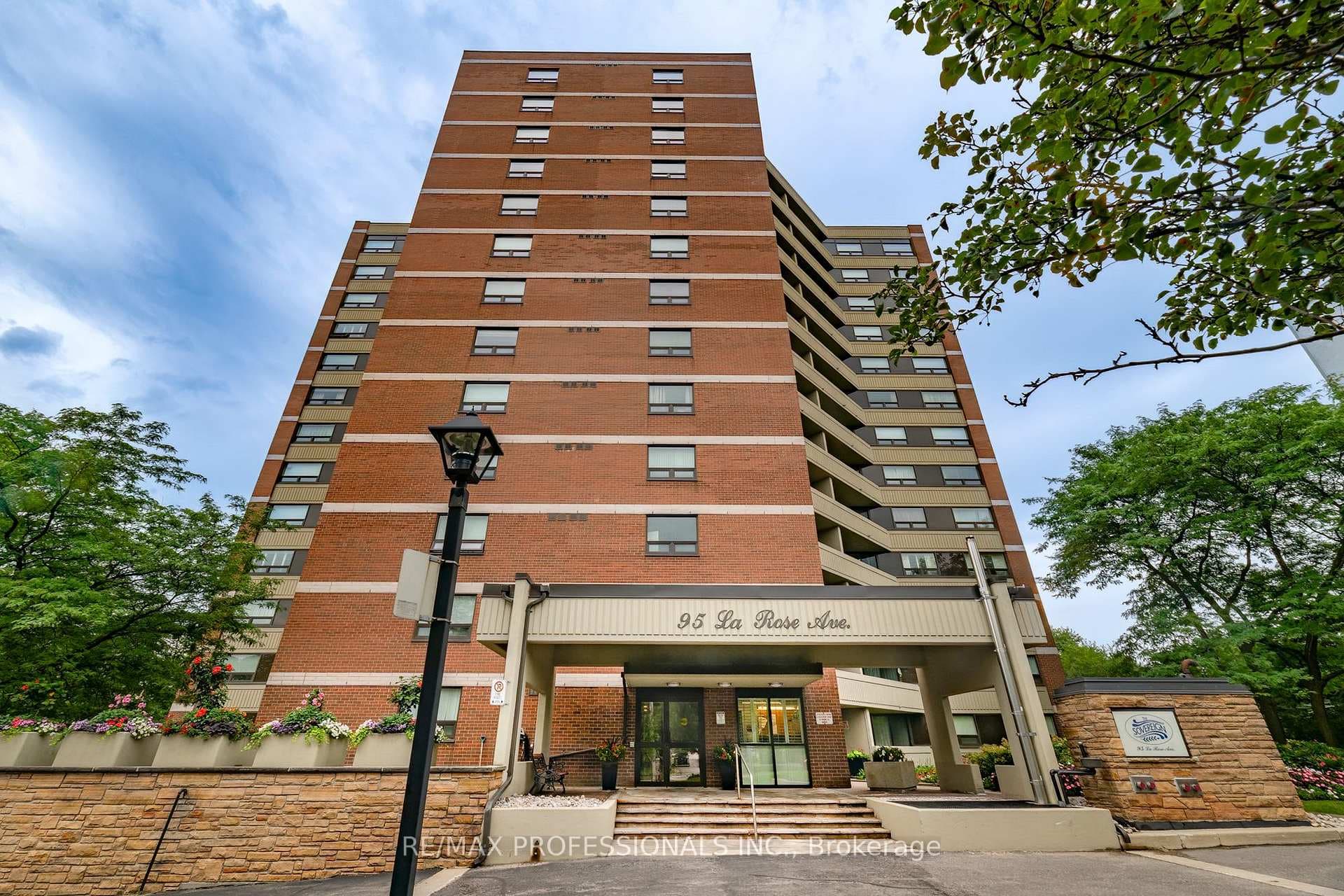 95 La Rose Avenue Unit 105