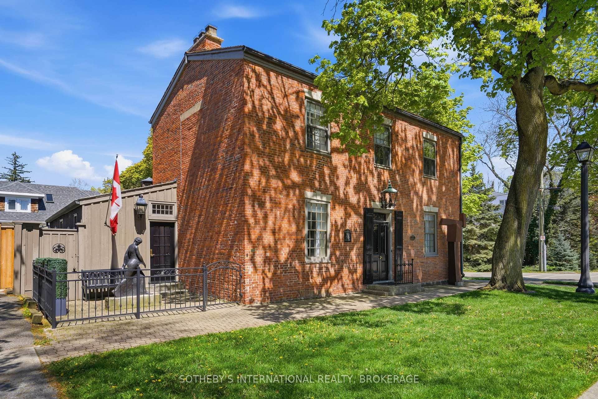 The Iconic Promenade House (circa 1819).