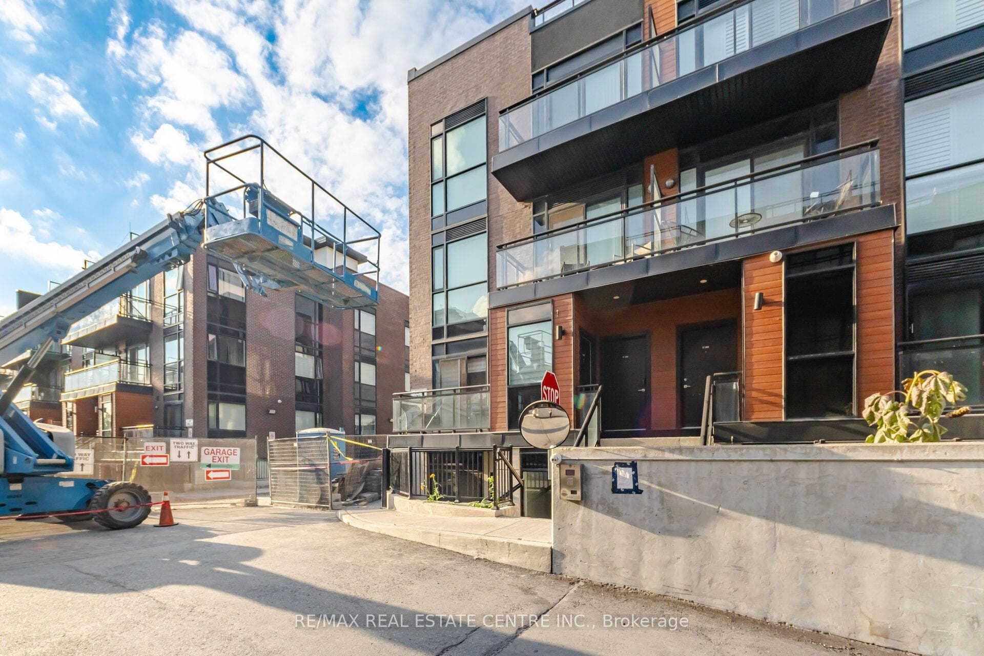 5279 Highway 7 N/A Unit 1402