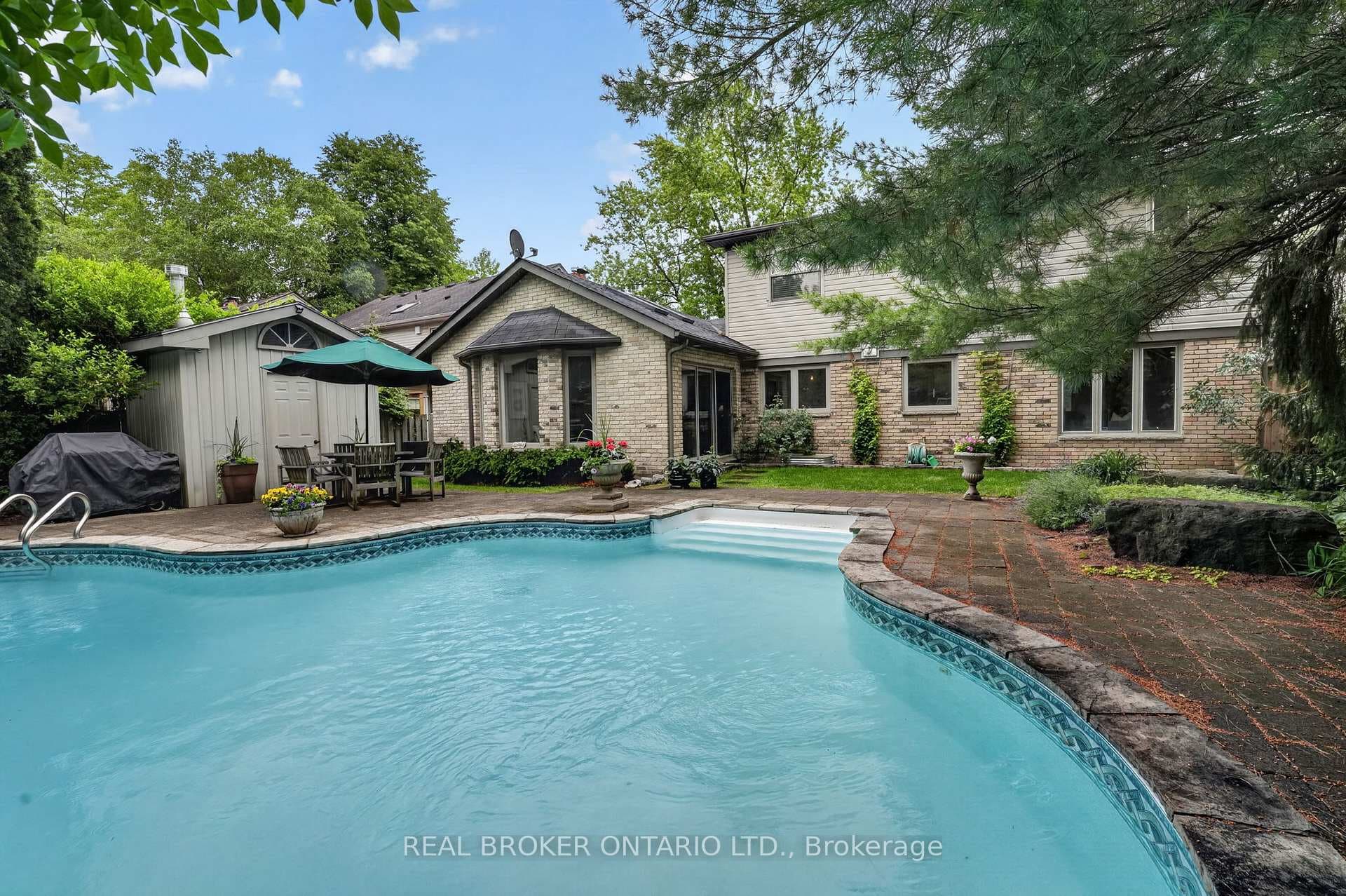 207 Longfield Crescent