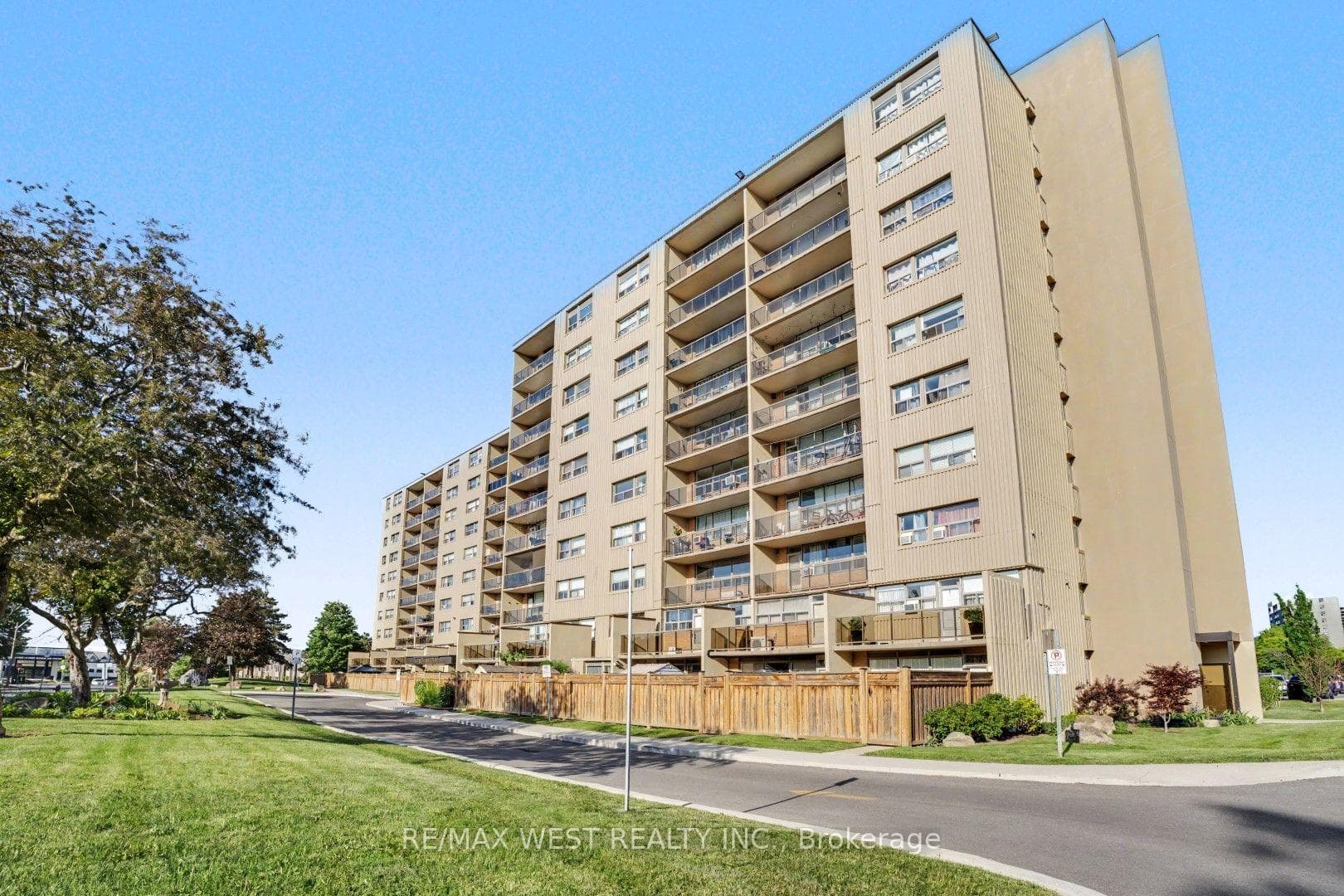 15 Nicklaus Drive Unit 807