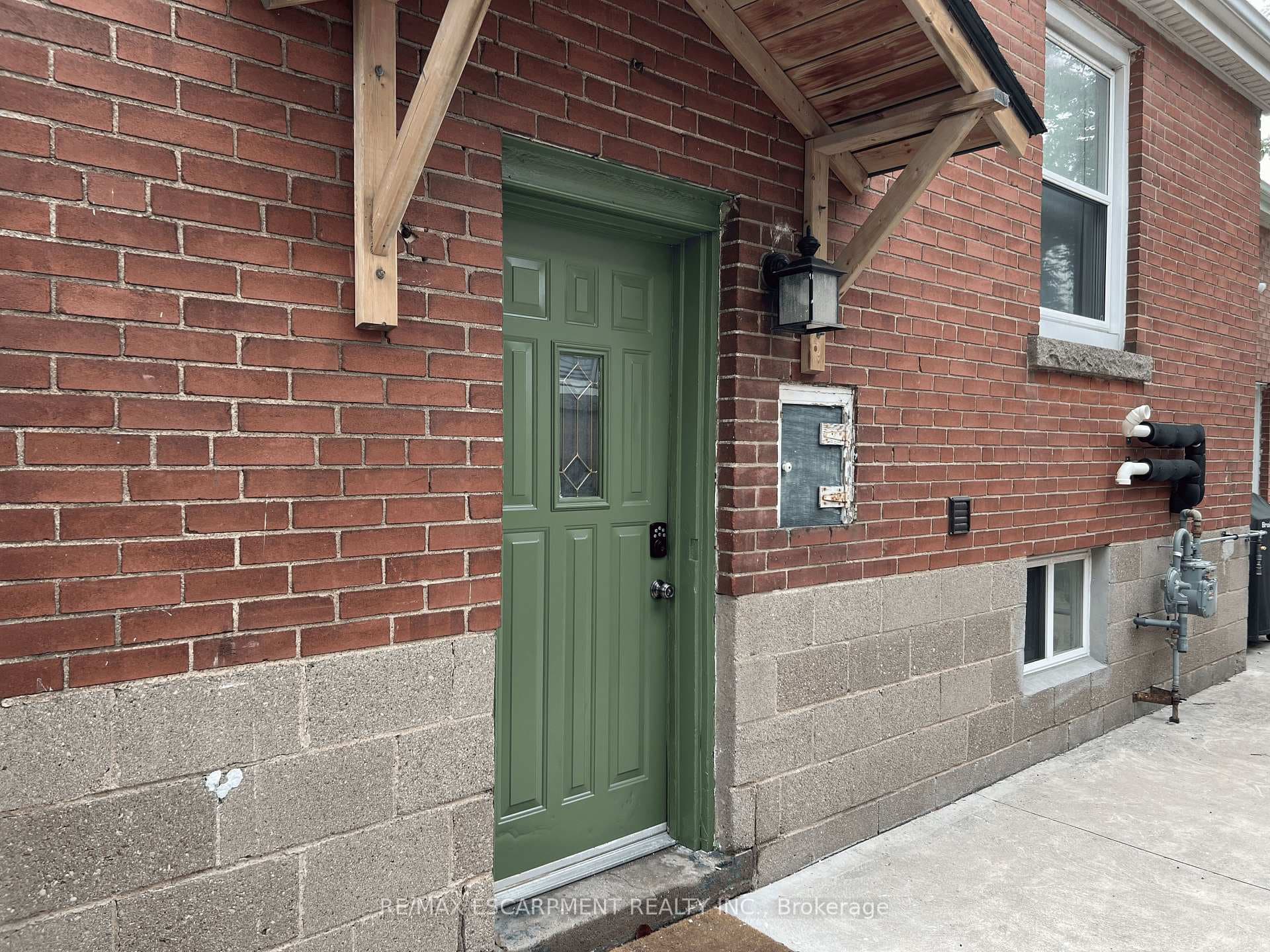 4 Sunning Hill Avenue Unit LOWER