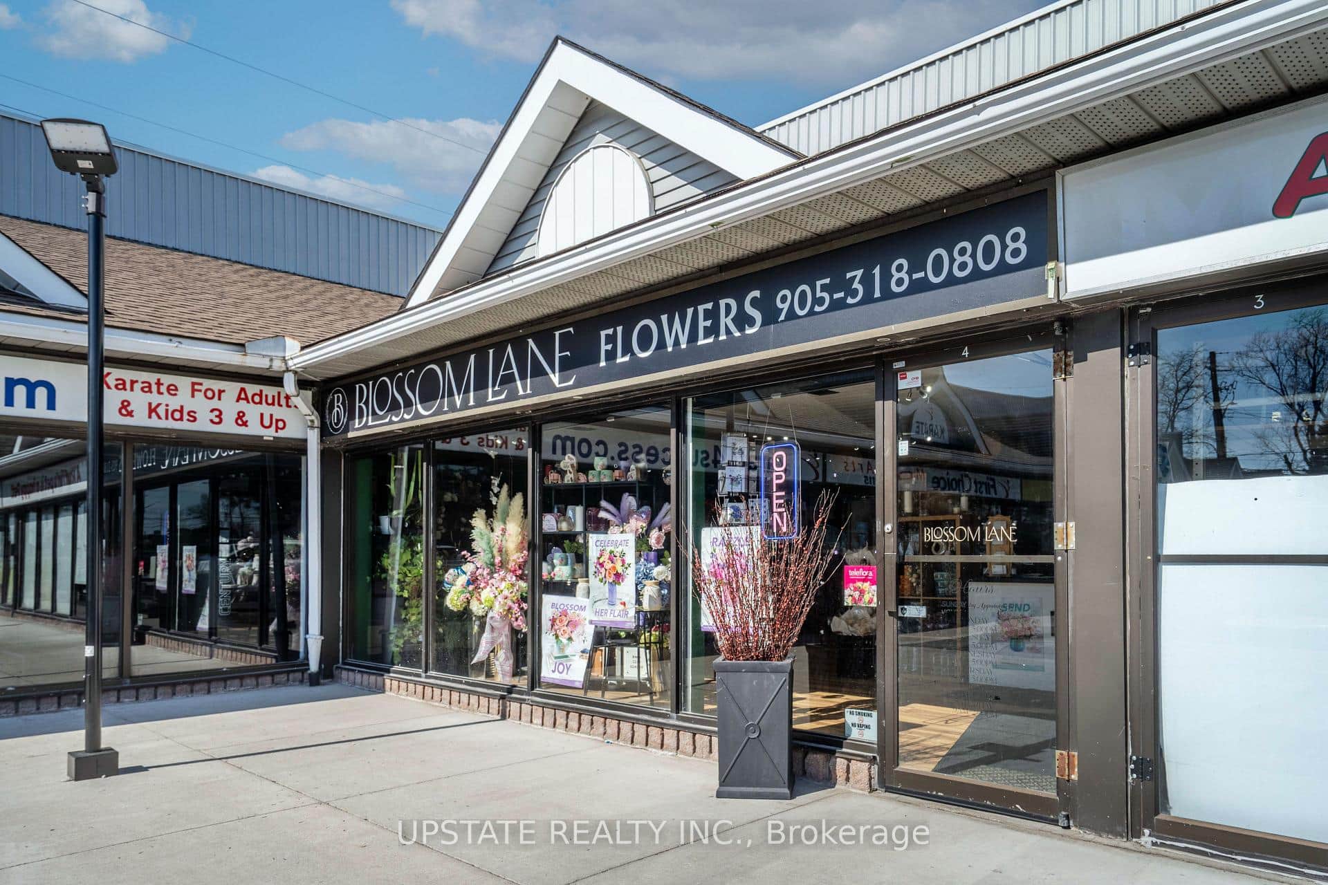 1760 Upper James Street Unit 4