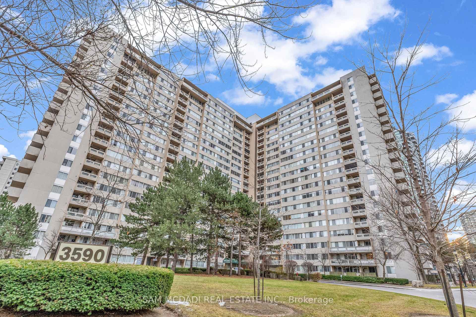 3590 Kaneff Crescent Unit 605