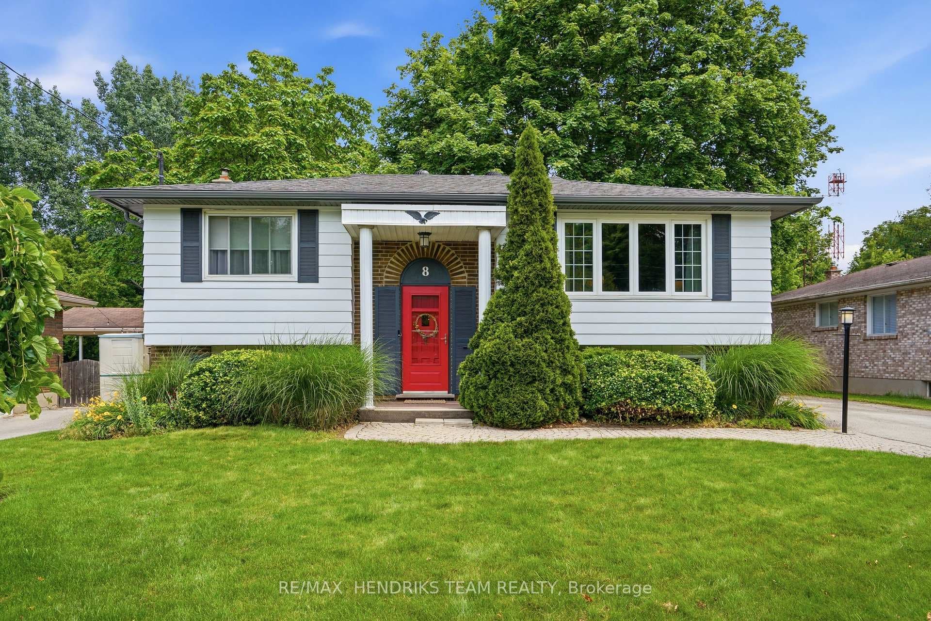 8 Tudor Gate Place