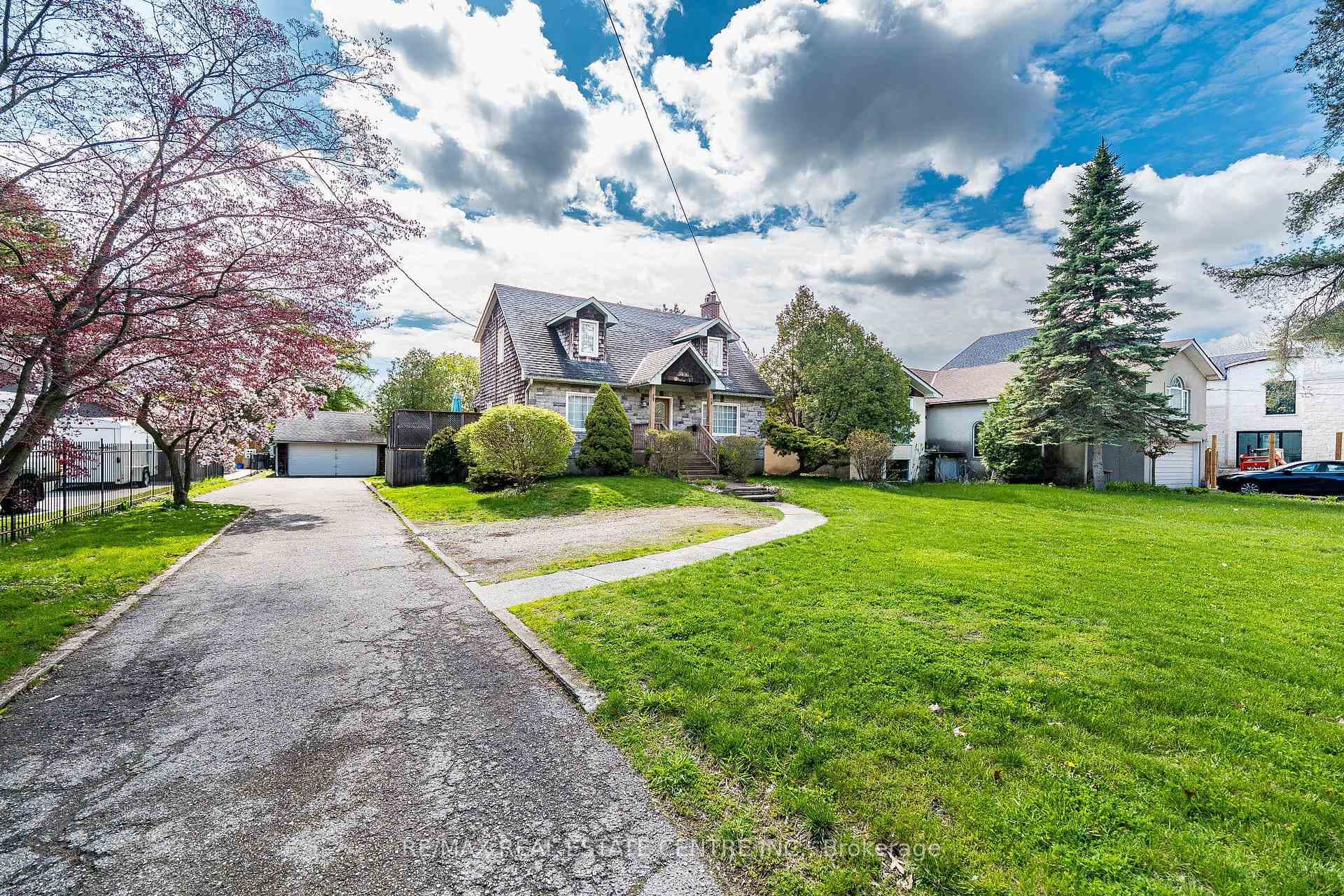 2212 Mississauga Road