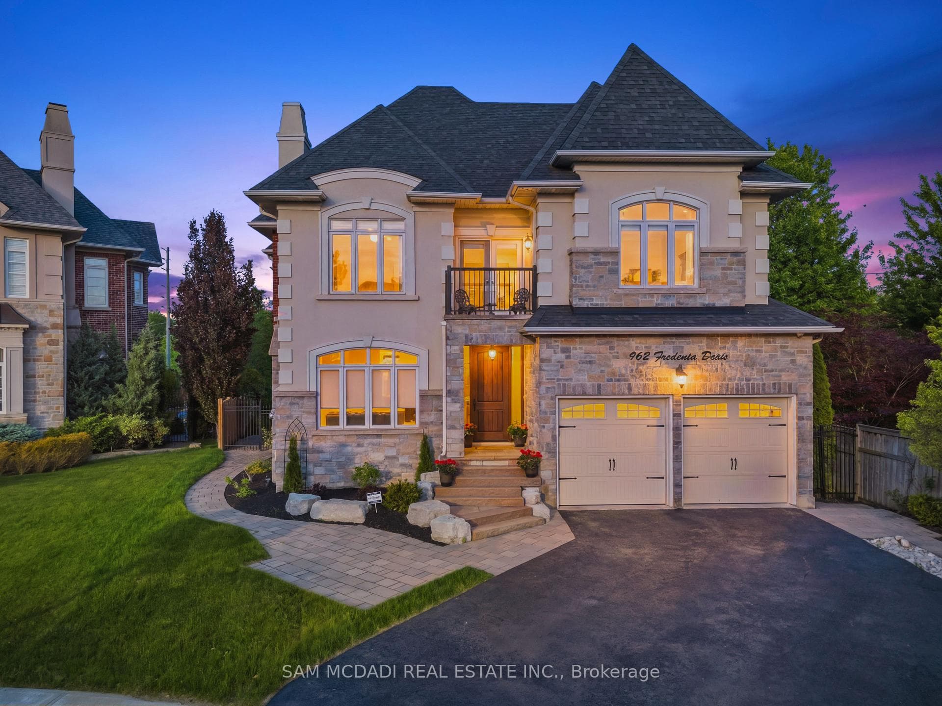962 Fredonia Drive