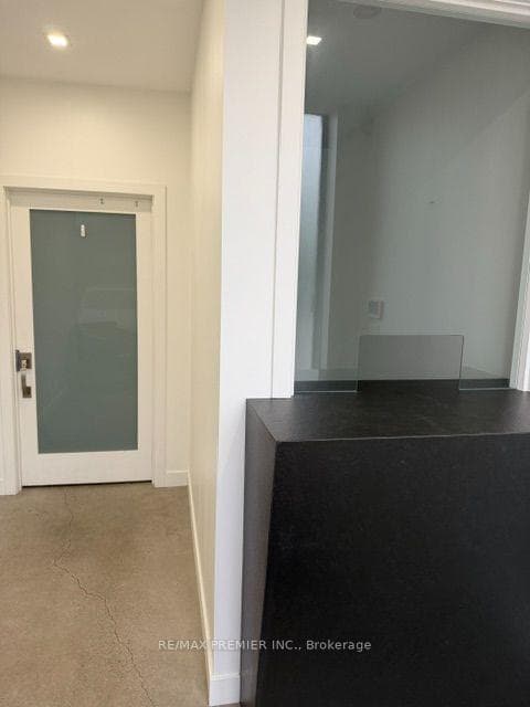 445 Edgeley Boulevard Unit 6
