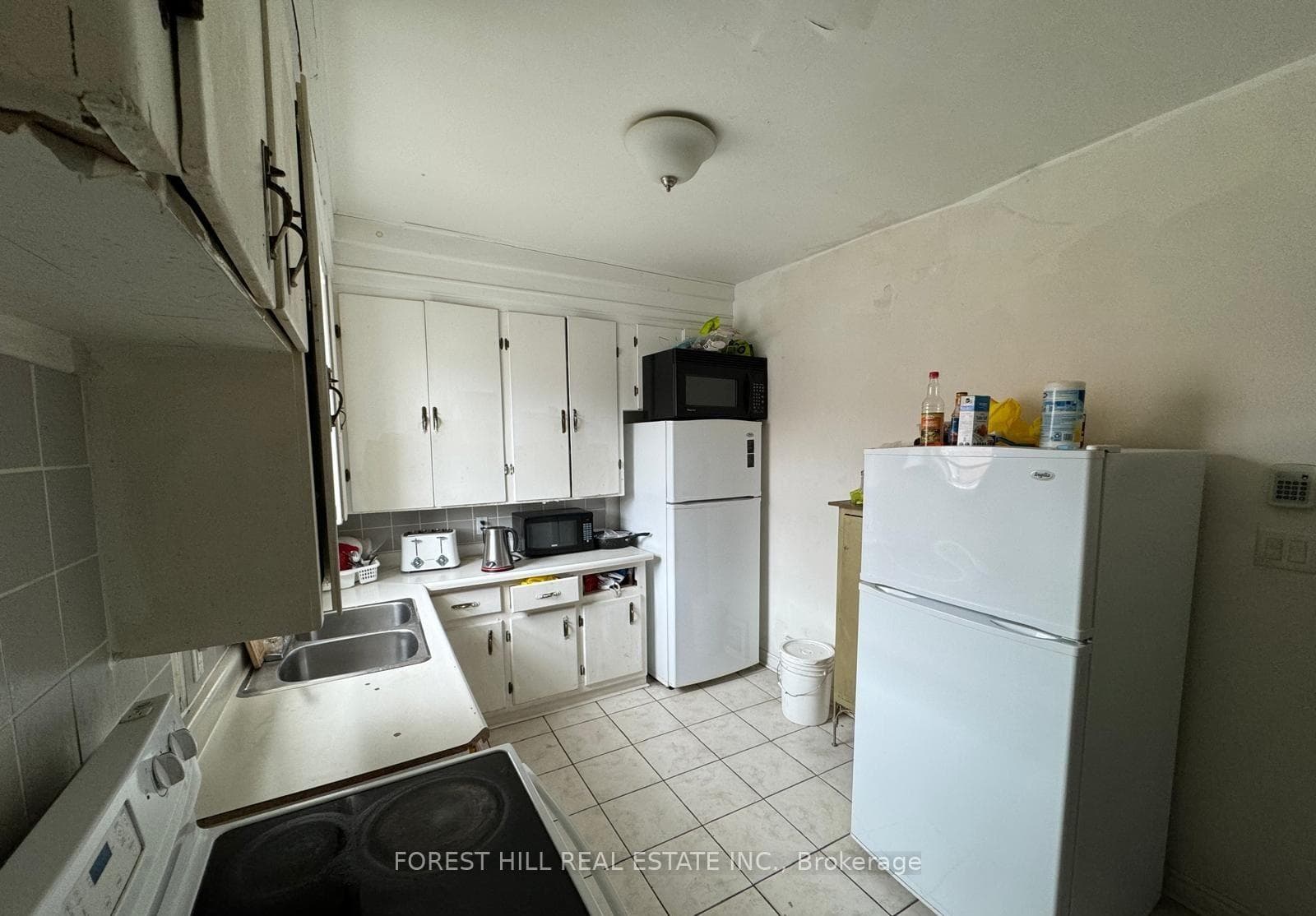 745 Barton Street Unit Room 2 Second Floor