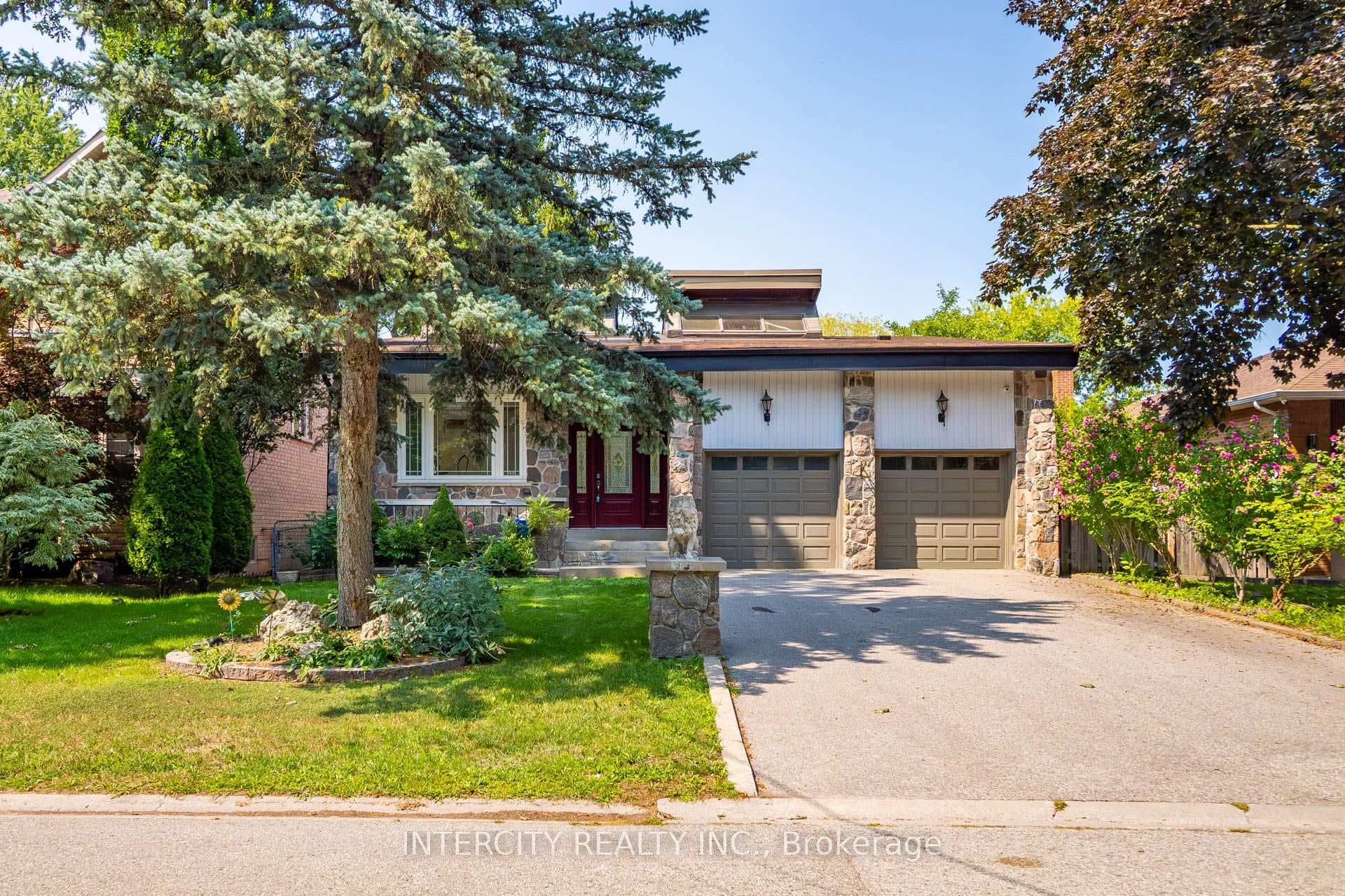 10 East Drive