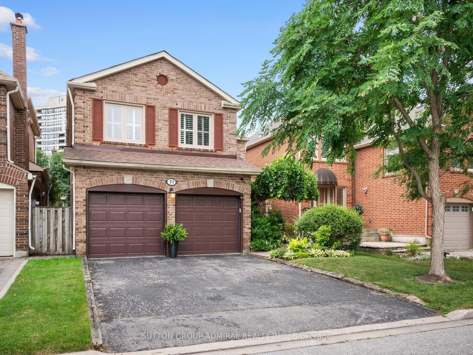19 Jessica Gardens