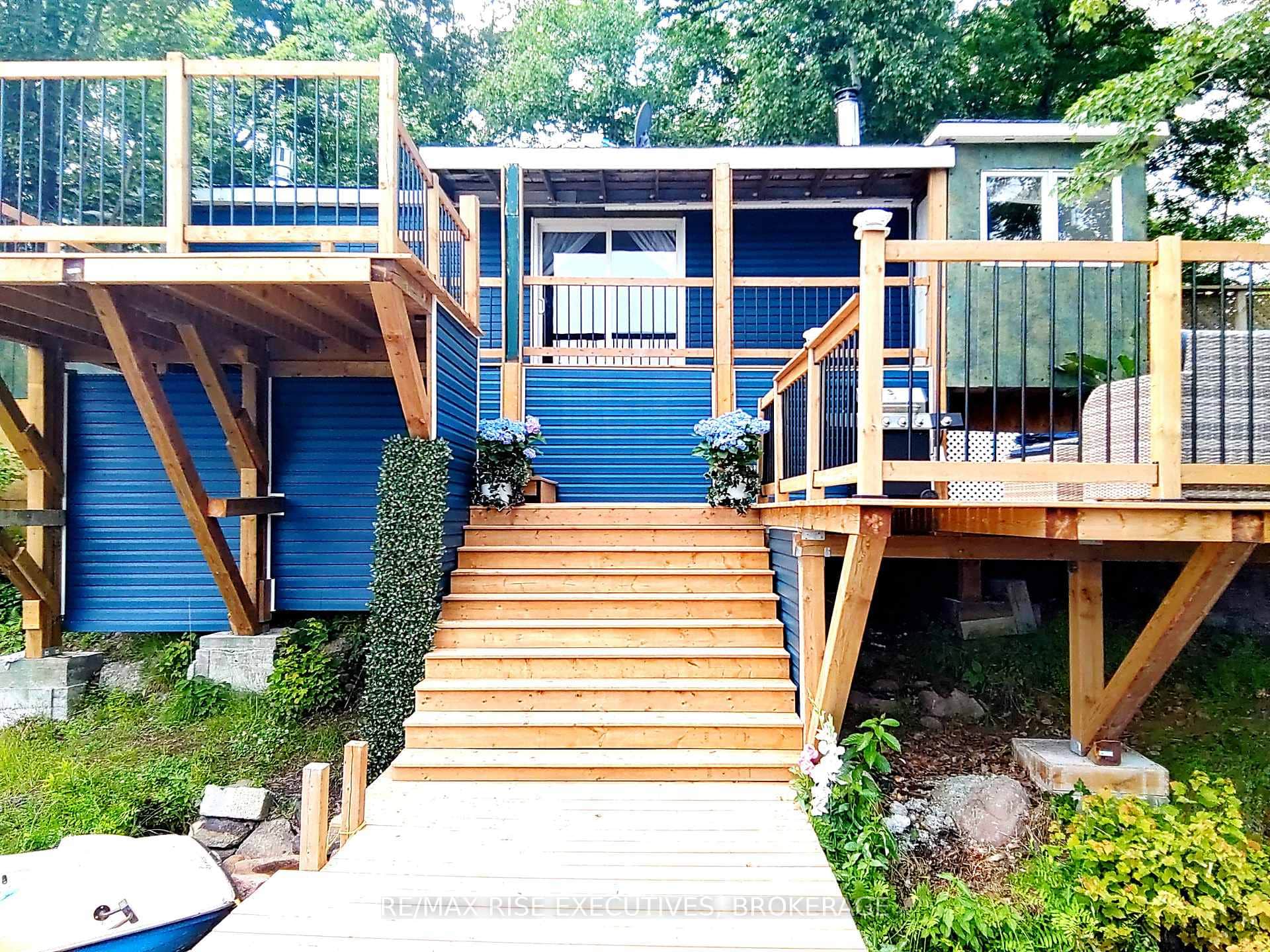 MAIN-4 Season Cottage at Water's Edge