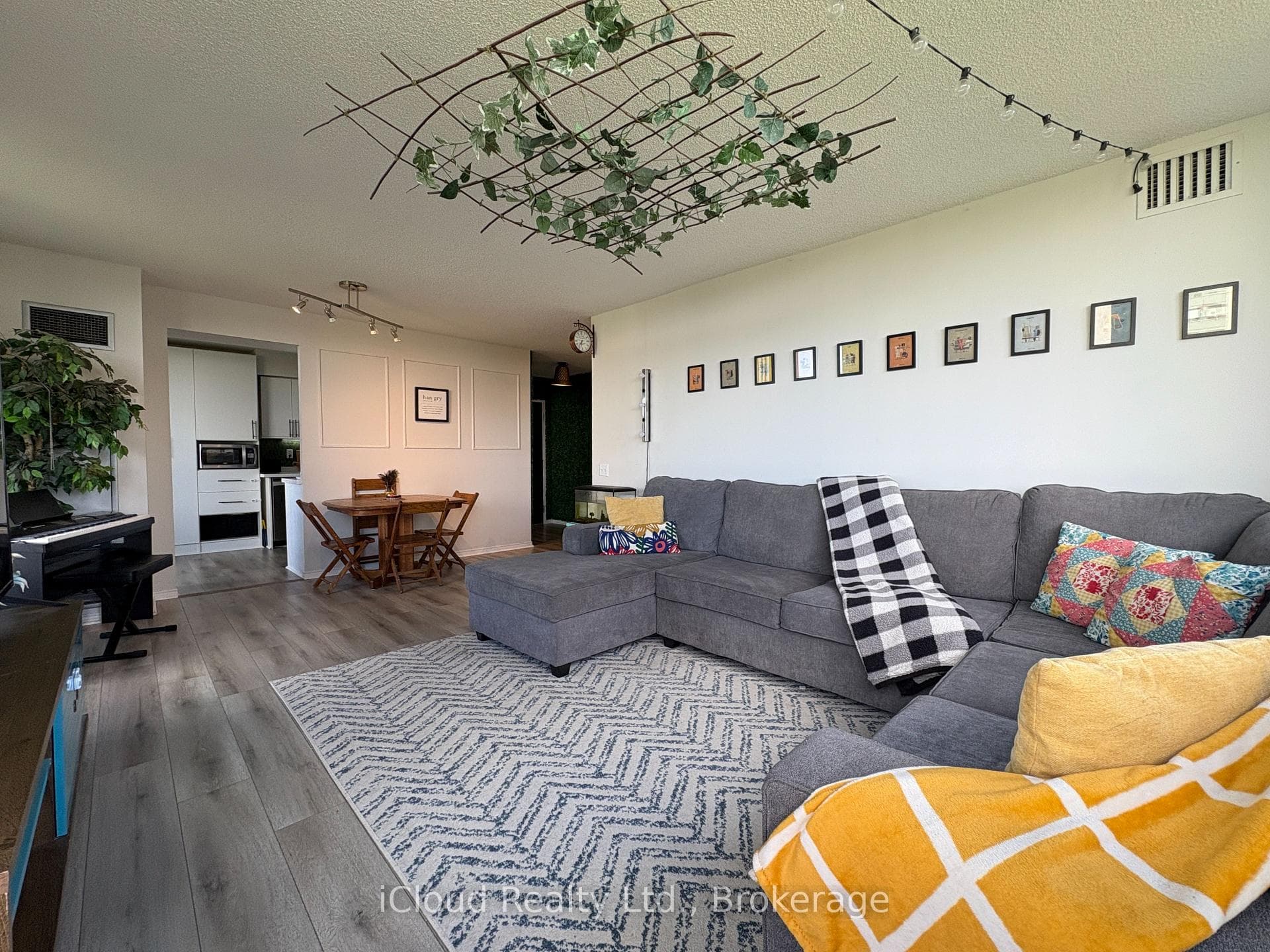 91 Townsgate Drive Unit 710